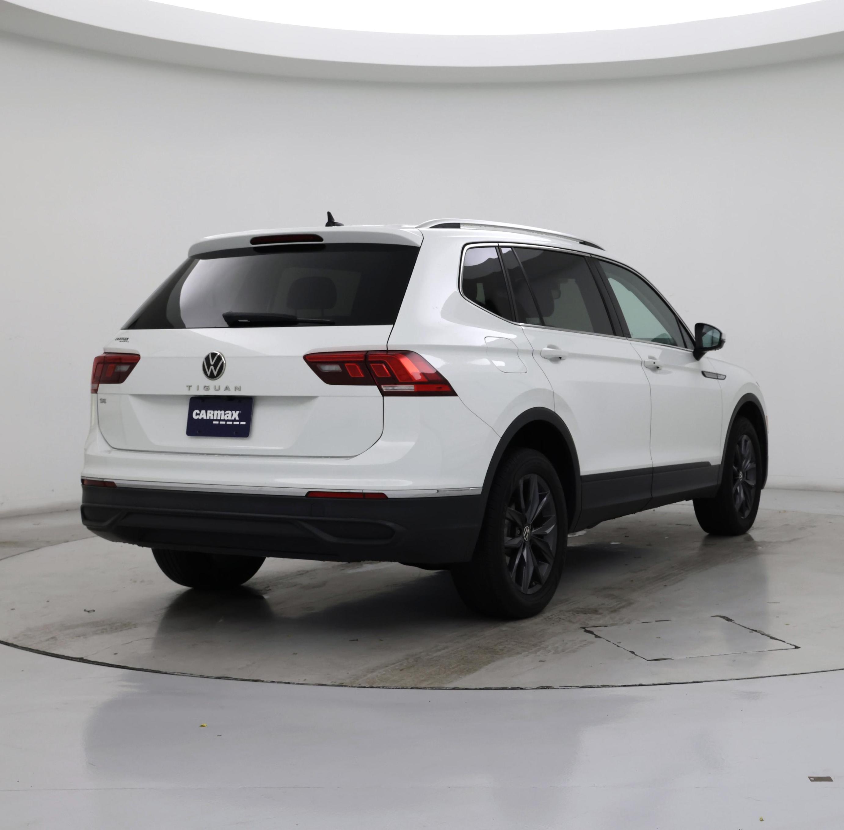 Thumbnail: 2022 Volkswagen Tiguan - 8