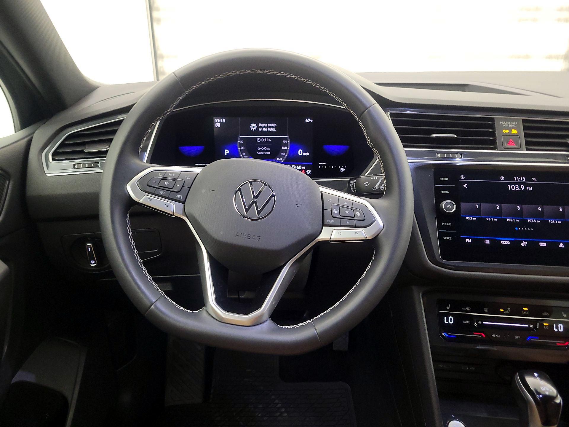 Thumbnail: 2022 Volkswagen Tiguan - 10
