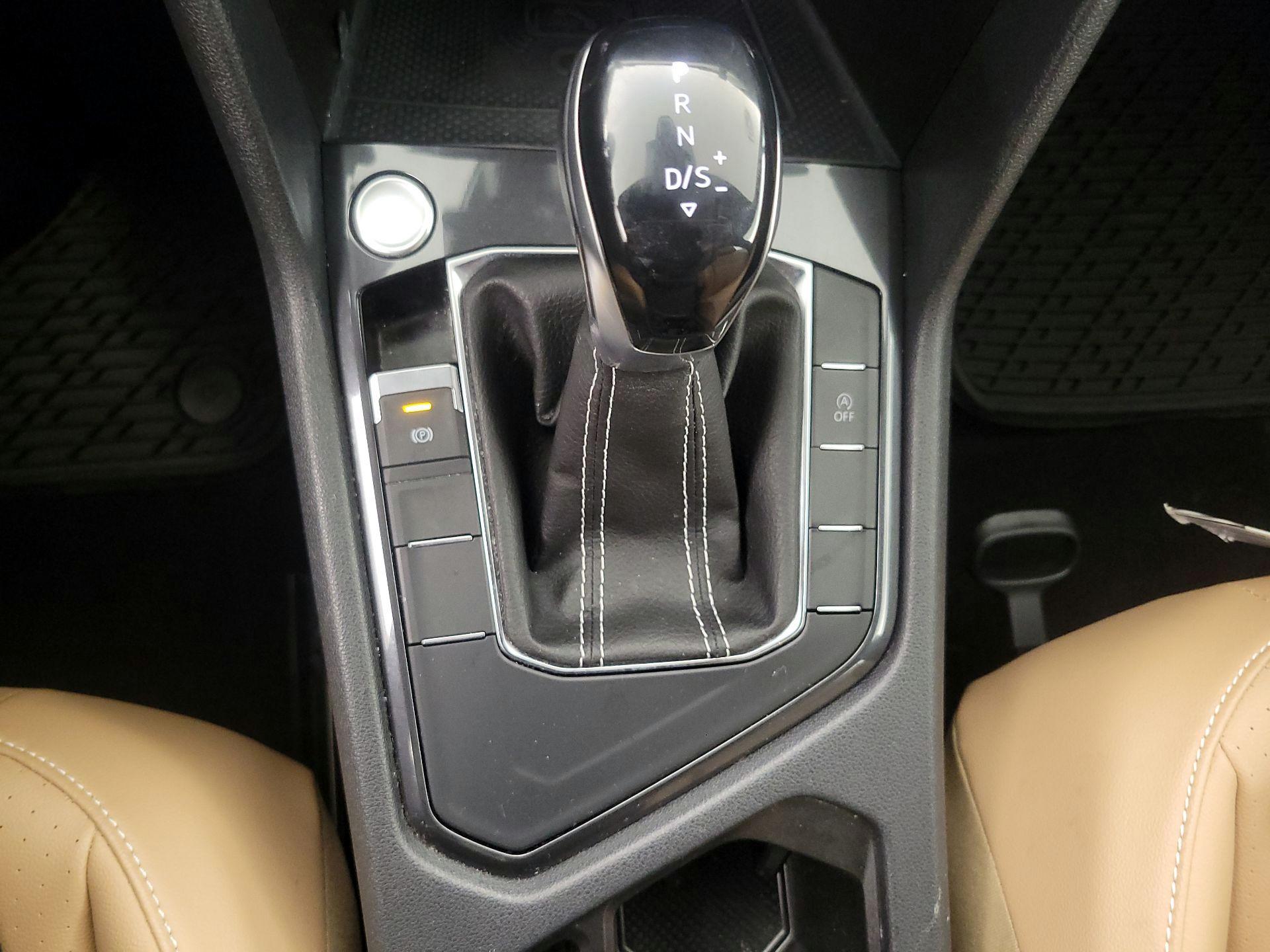 Thumbnail: 2022 Volkswagen Tiguan - 17