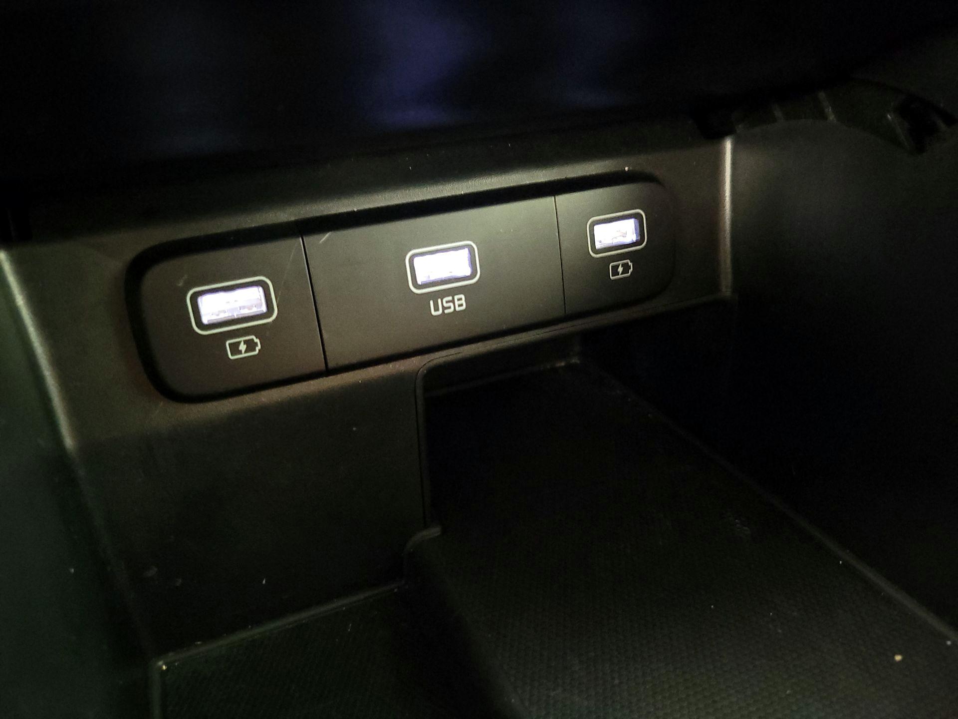 Thumbnail: 2022 Kia Sorento - 18