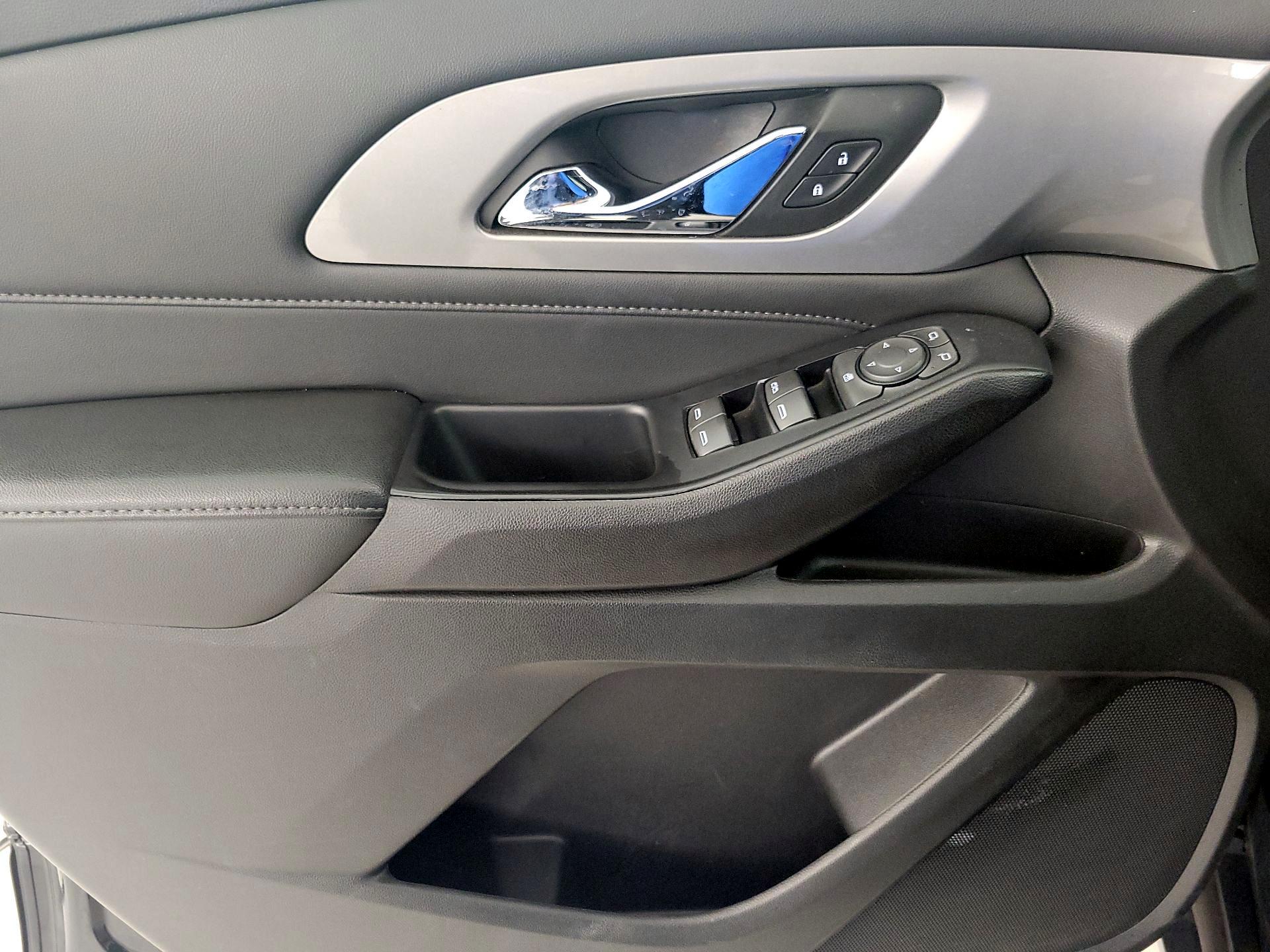 Thumbnail: 2023 Chevrolet Traverse - 12