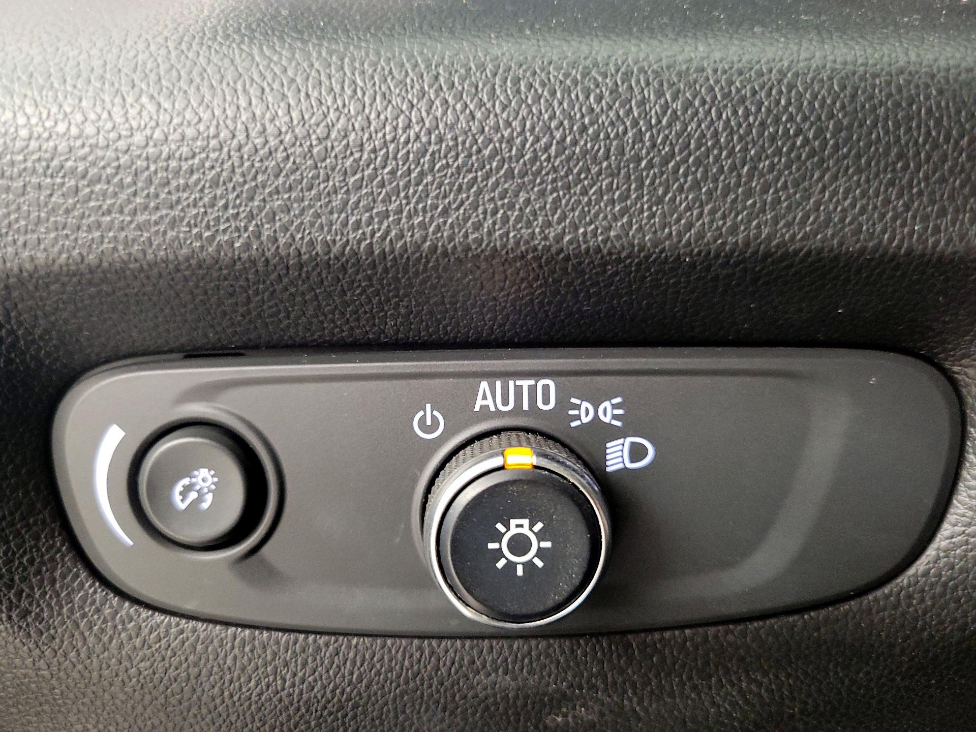 Thumbnail: 2023 Chevrolet Traverse - 13