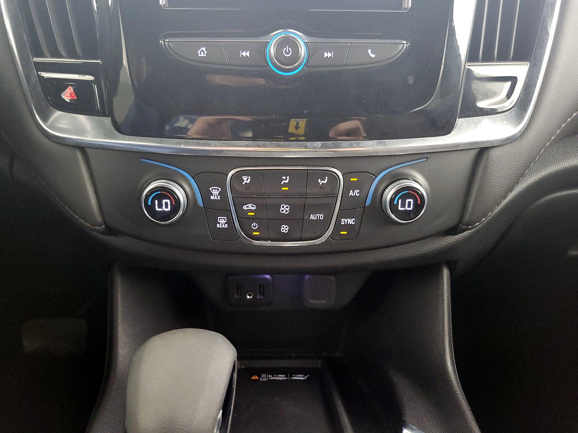 Thumbnail: 2023 Chevrolet Traverse - 16