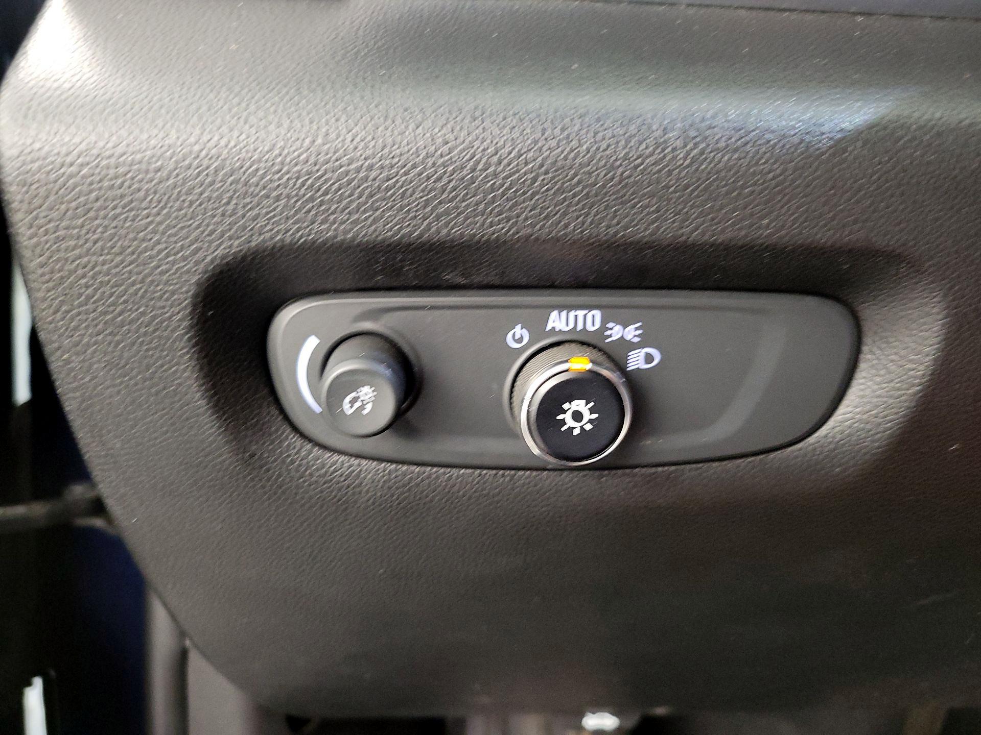 Thumbnail: 2023 Chevrolet Traverse - 13