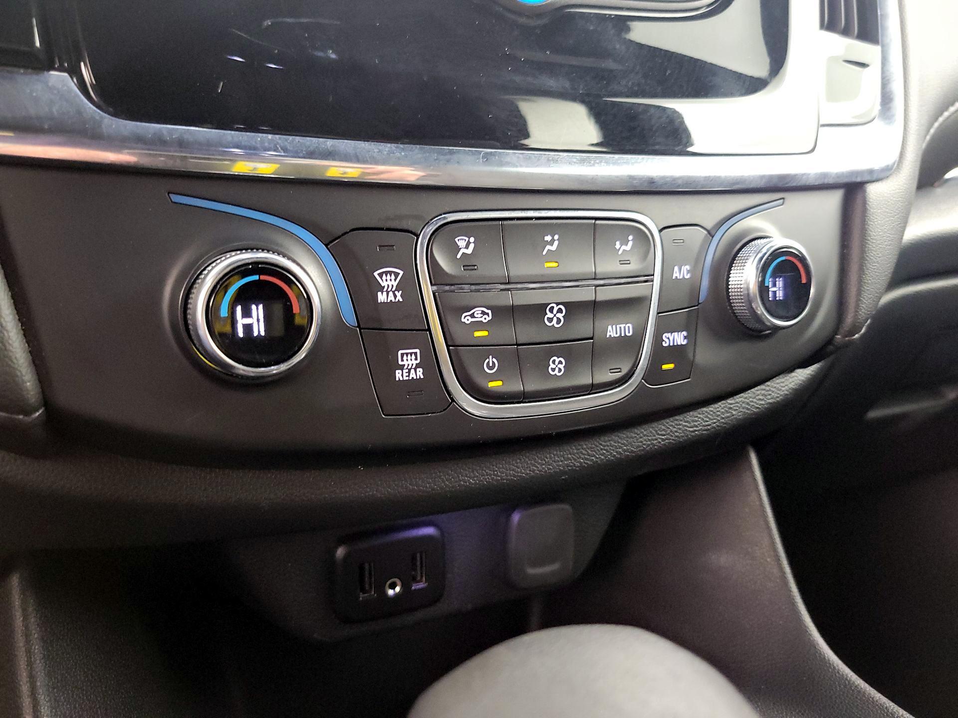 Thumbnail: 2023 Chevrolet Traverse - 16