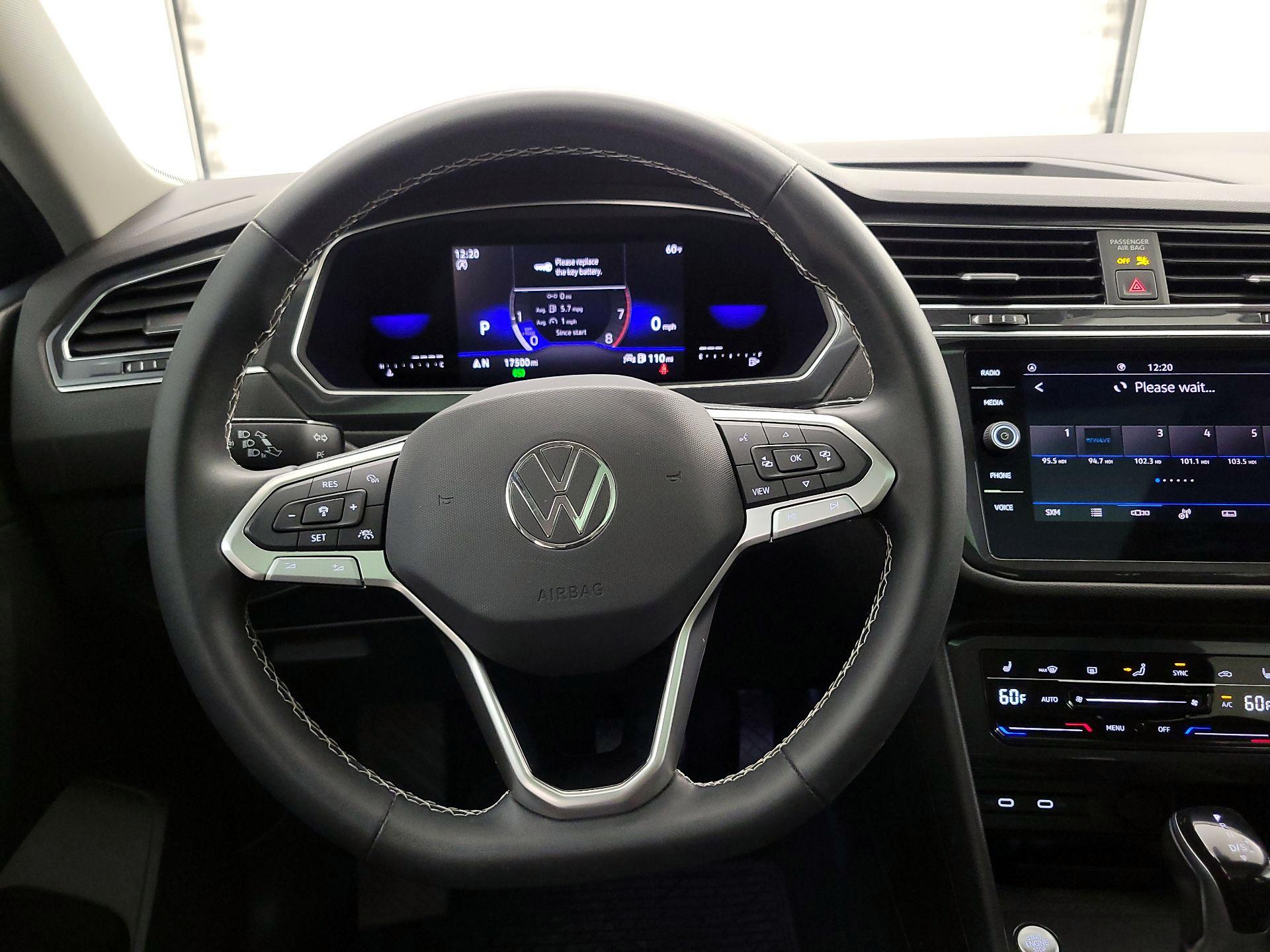 Thumbnail: 2022 Volkswagen Tiguan - 10