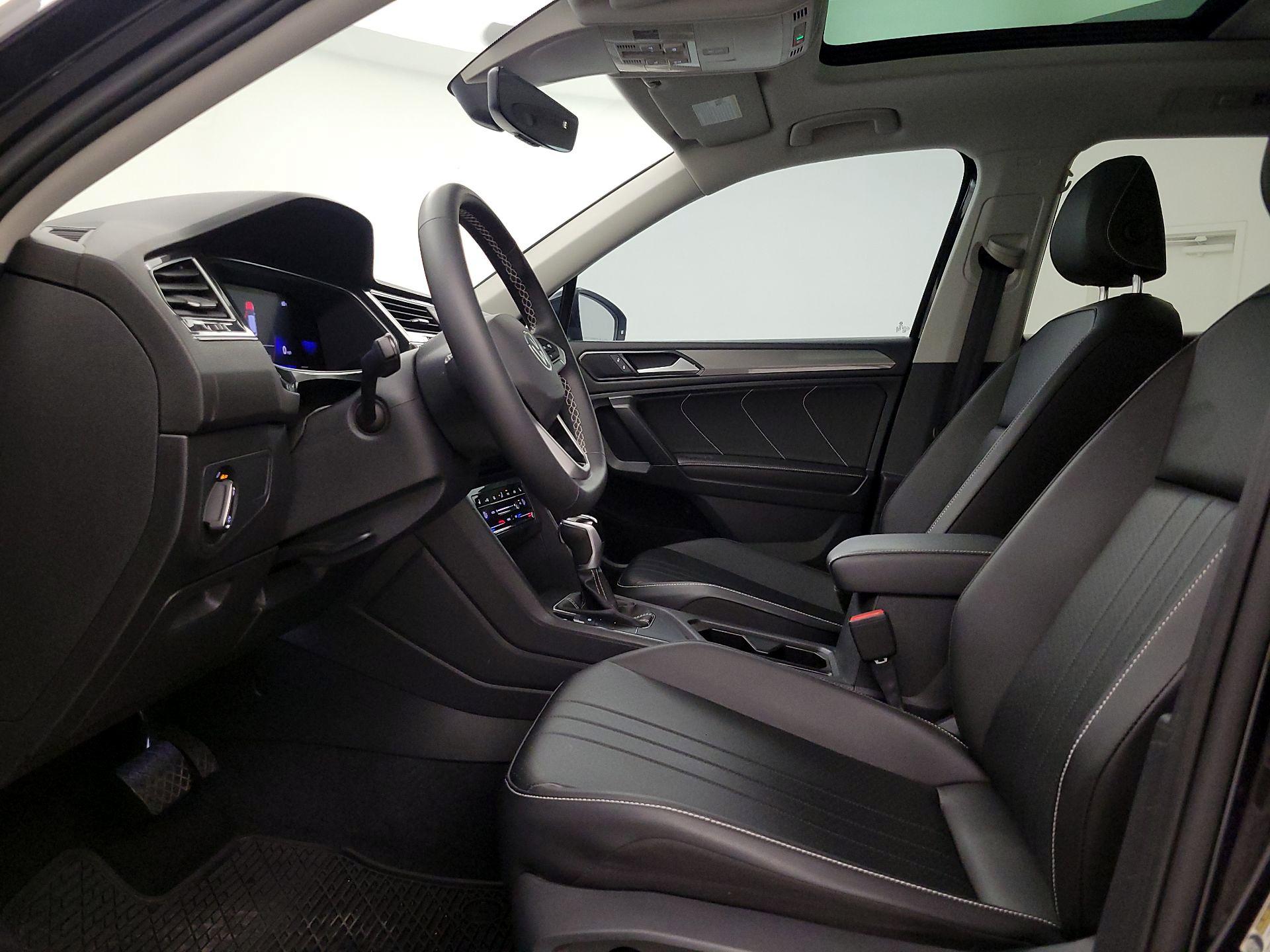 Thumbnail: 2022 Volkswagen Tiguan - 11