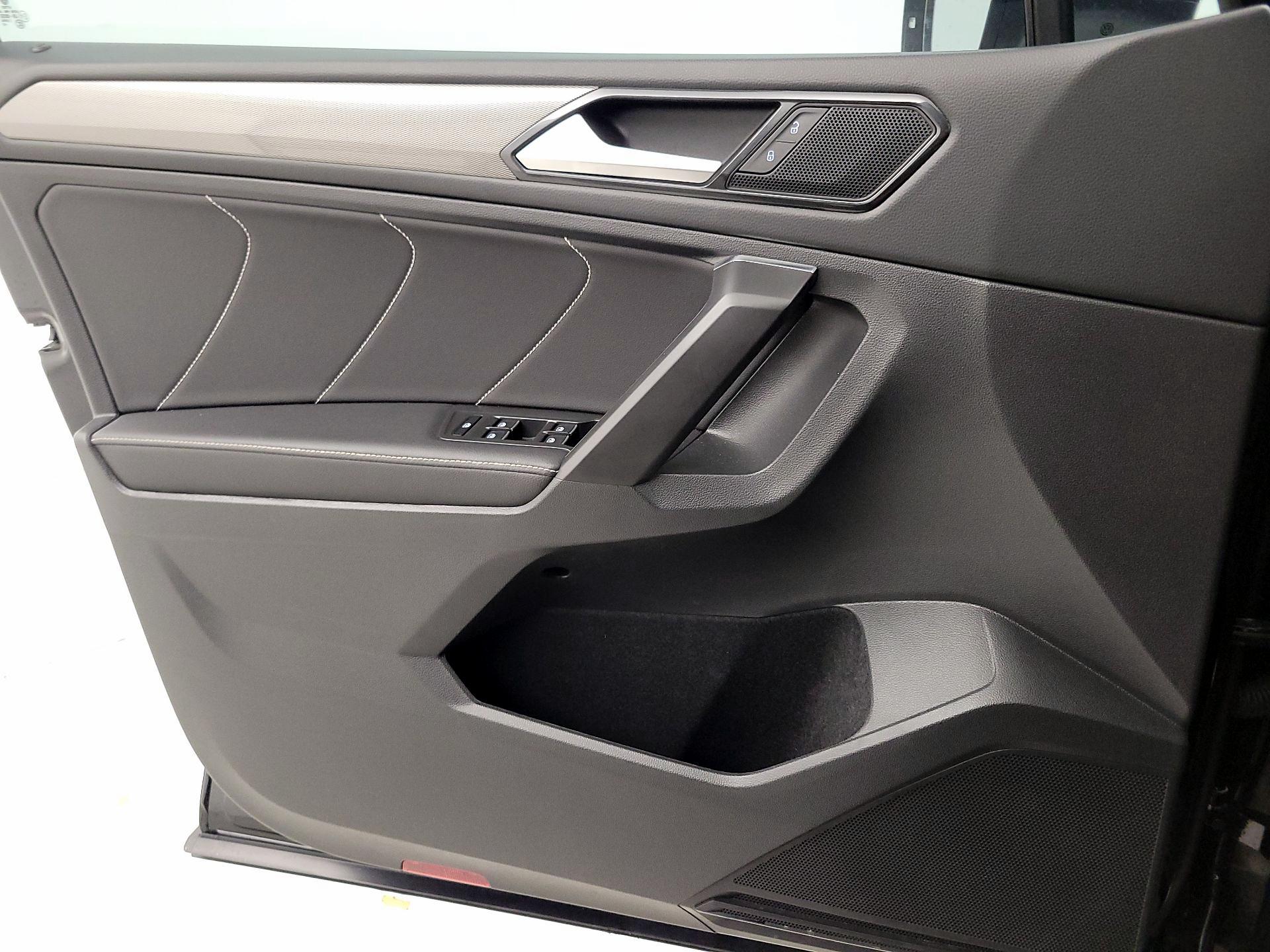 Thumbnail: 2022 Volkswagen Tiguan - 12