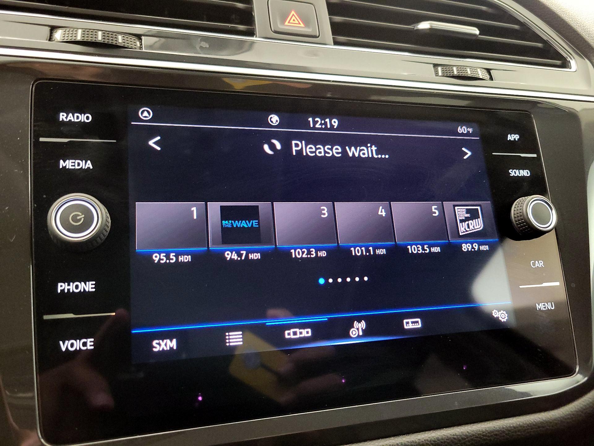 Thumbnail: 2022 Volkswagen Tiguan - 15