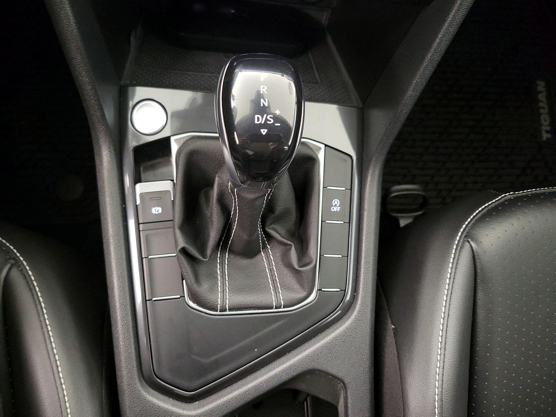 Thumbnail: 2022 Volkswagen Tiguan - 17