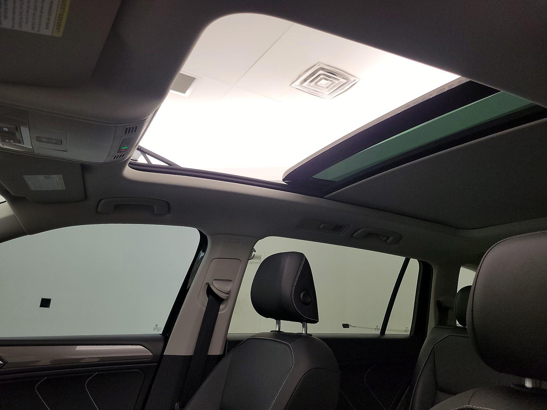 Thumbnail: 2022 Volkswagen Tiguan - 19