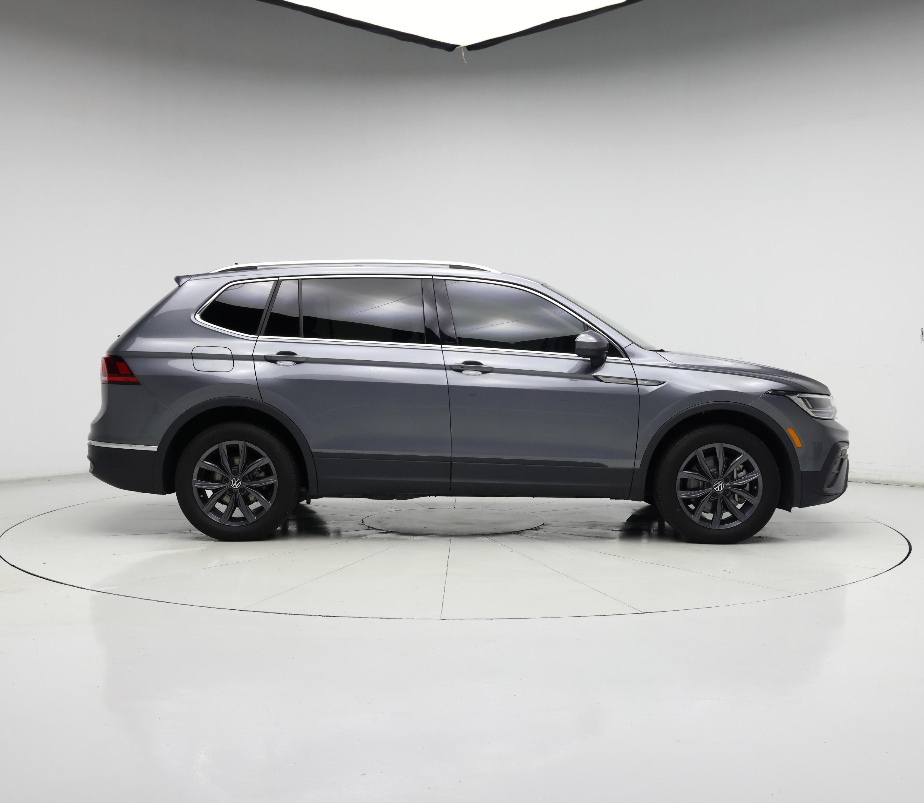 Thumbnail: 2023 Volkswagen Tiguan - 7