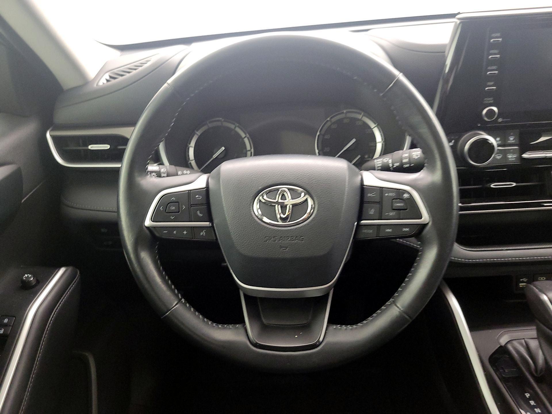 Thumbnail: 2022 Toyota Highlander - 10