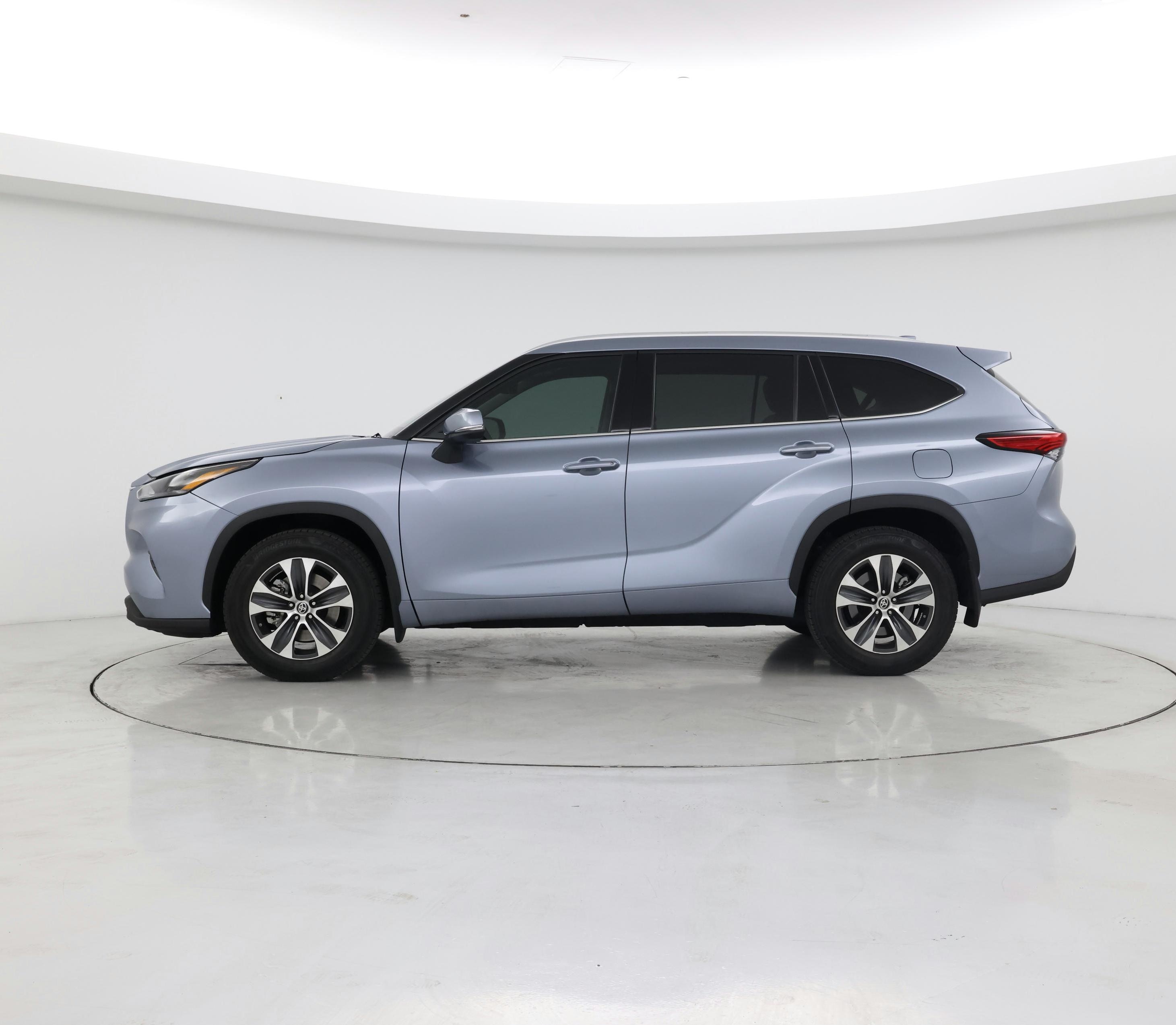 Thumbnail: 2022 Toyota Highlander - 3