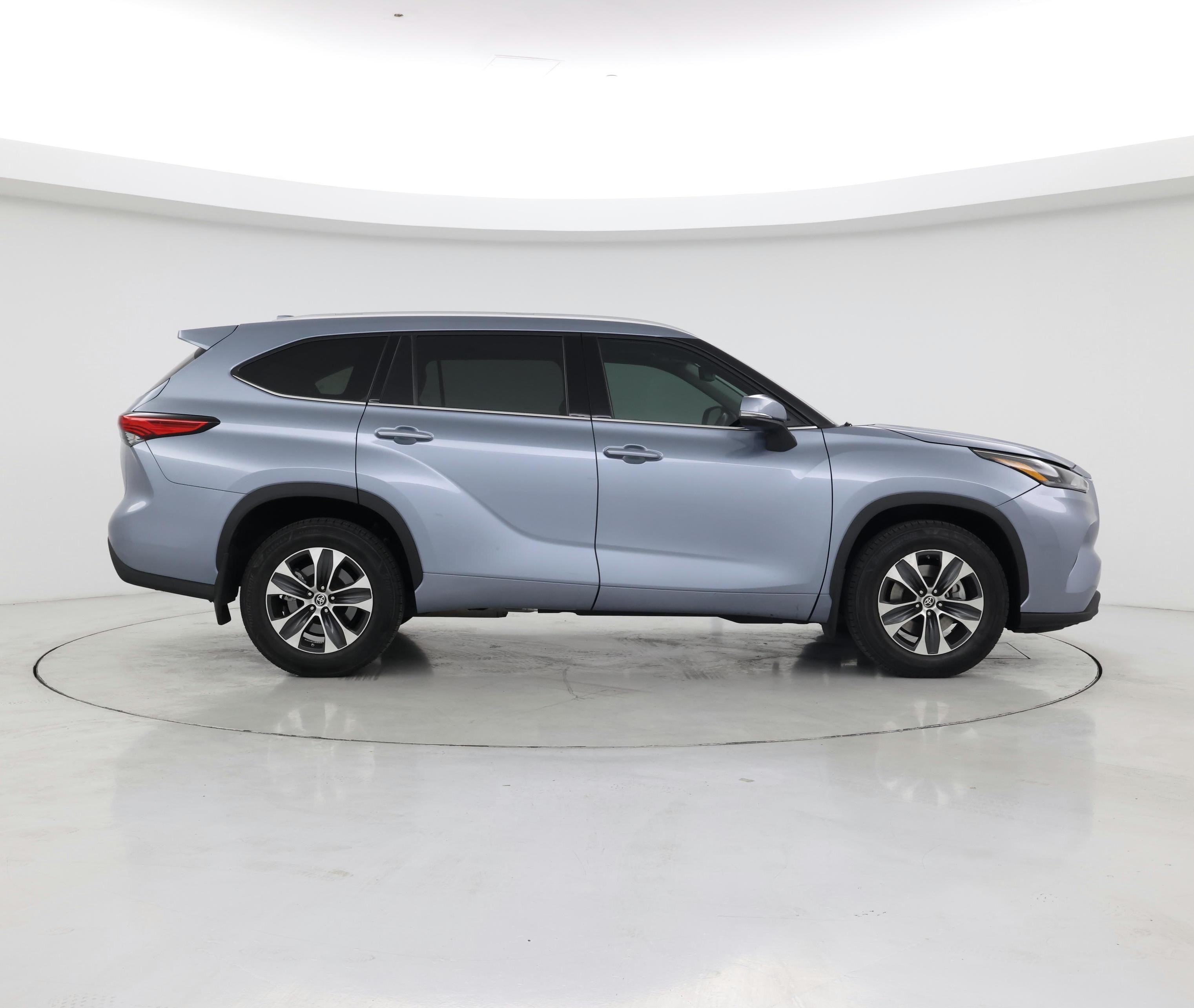 Thumbnail: 2022 Toyota Highlander - 7