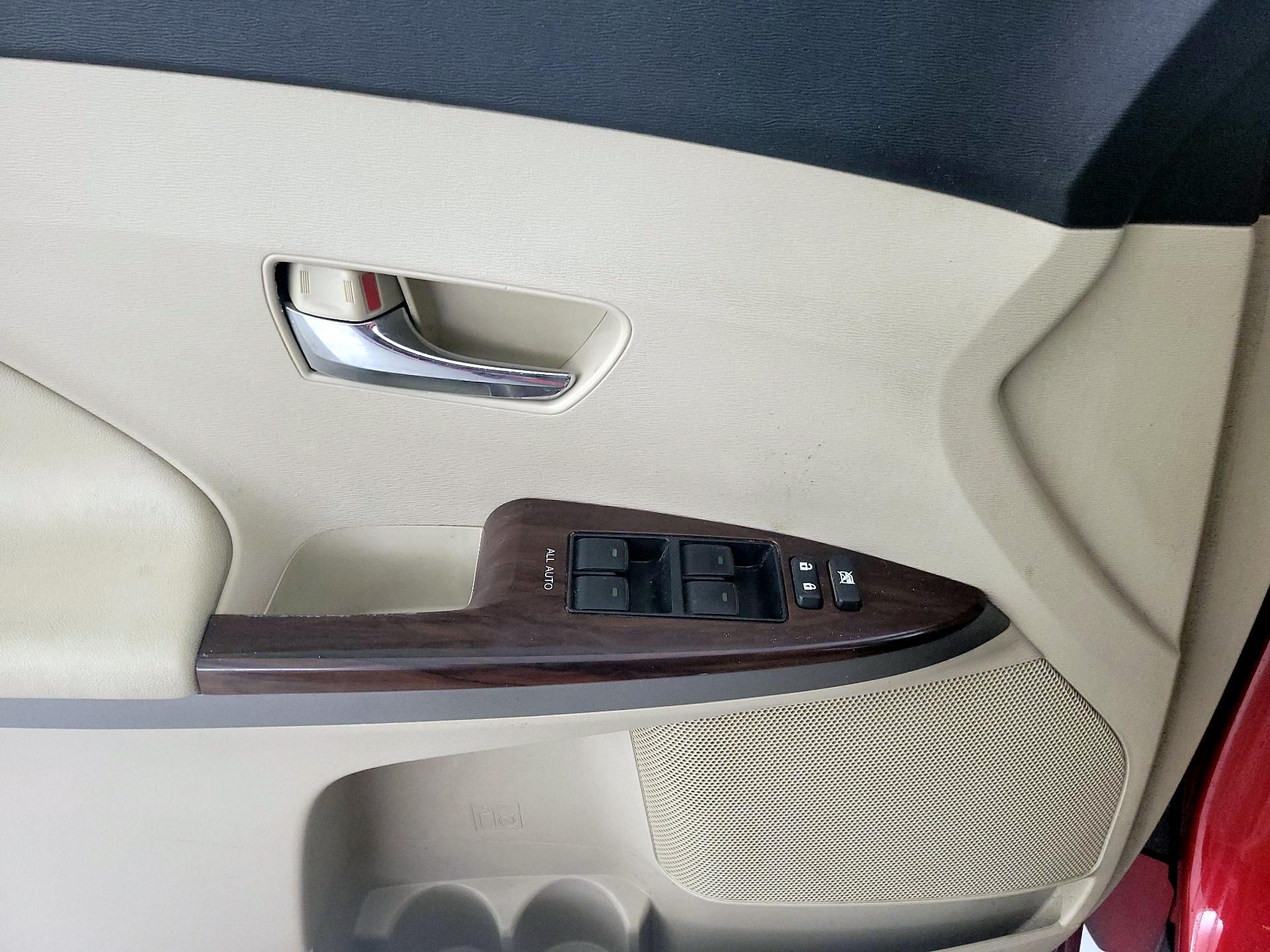 Thumbnail: 2014 Toyota Venza - 12