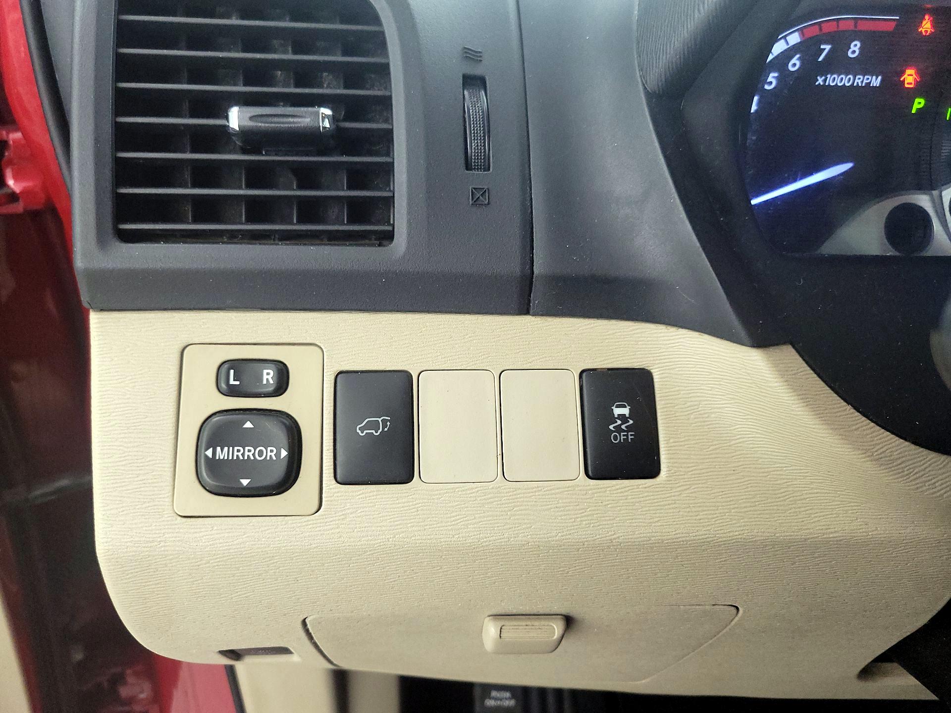 Thumbnail: 2014 Toyota Venza - 13