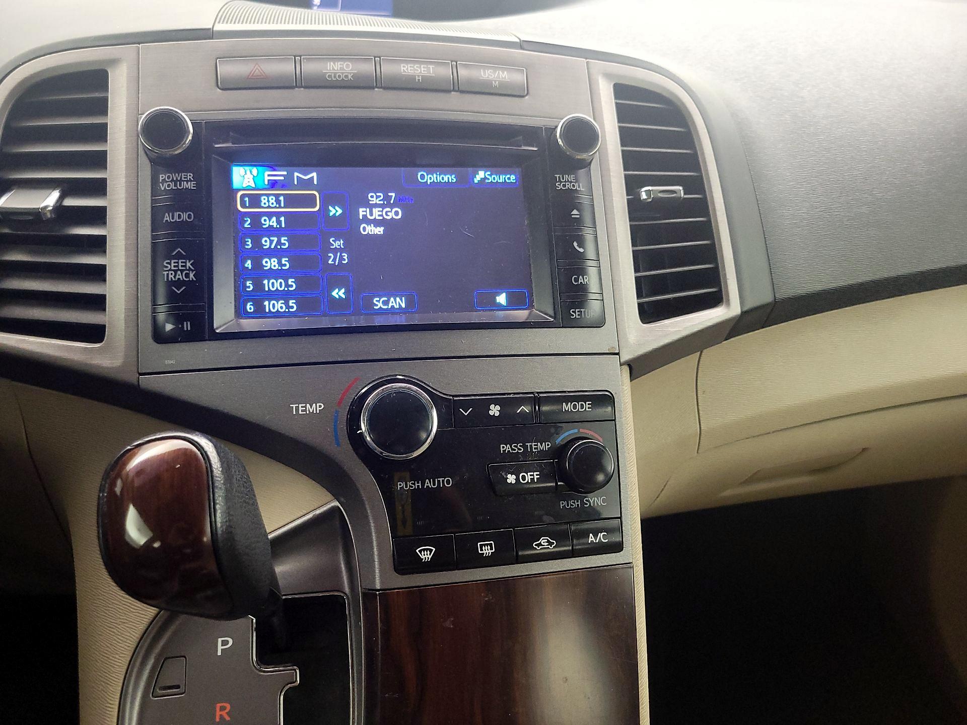 Thumbnail: 2014 Toyota Venza - 16