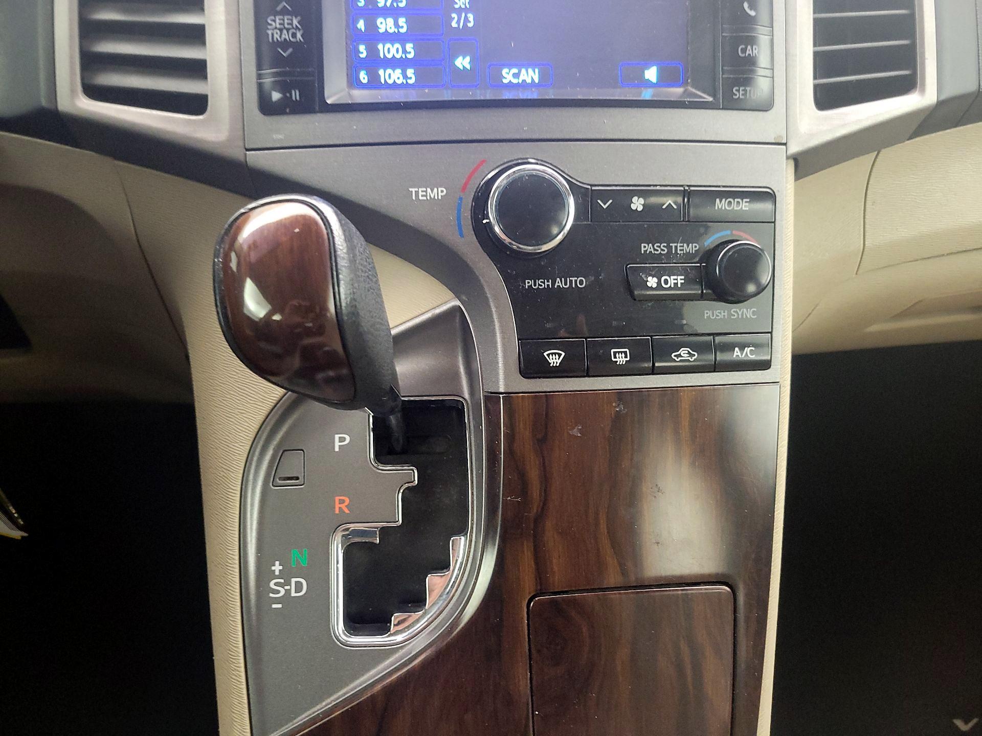 Thumbnail: 2014 Toyota Venza - 17