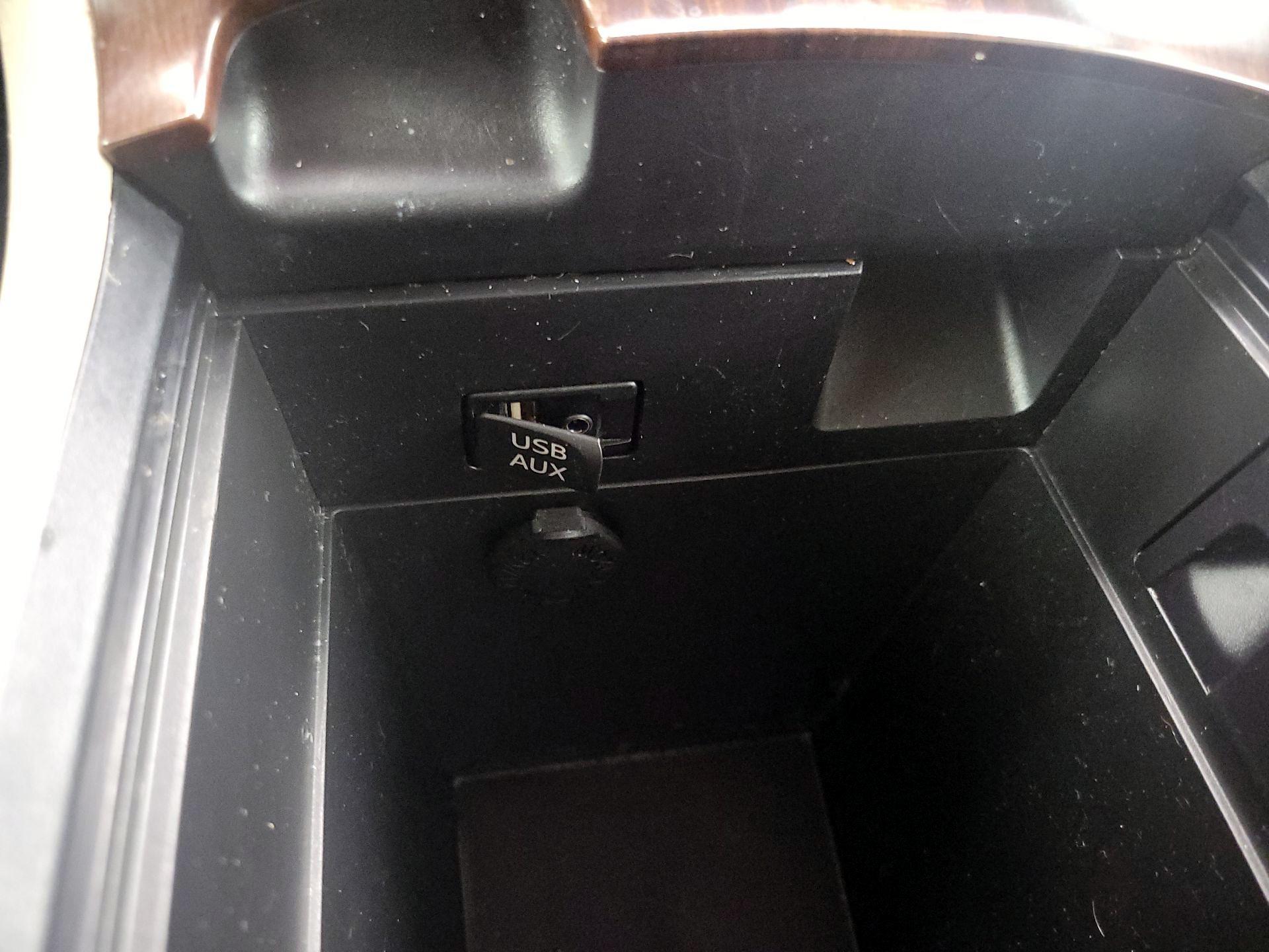 Thumbnail: 2014 Toyota Venza - 18