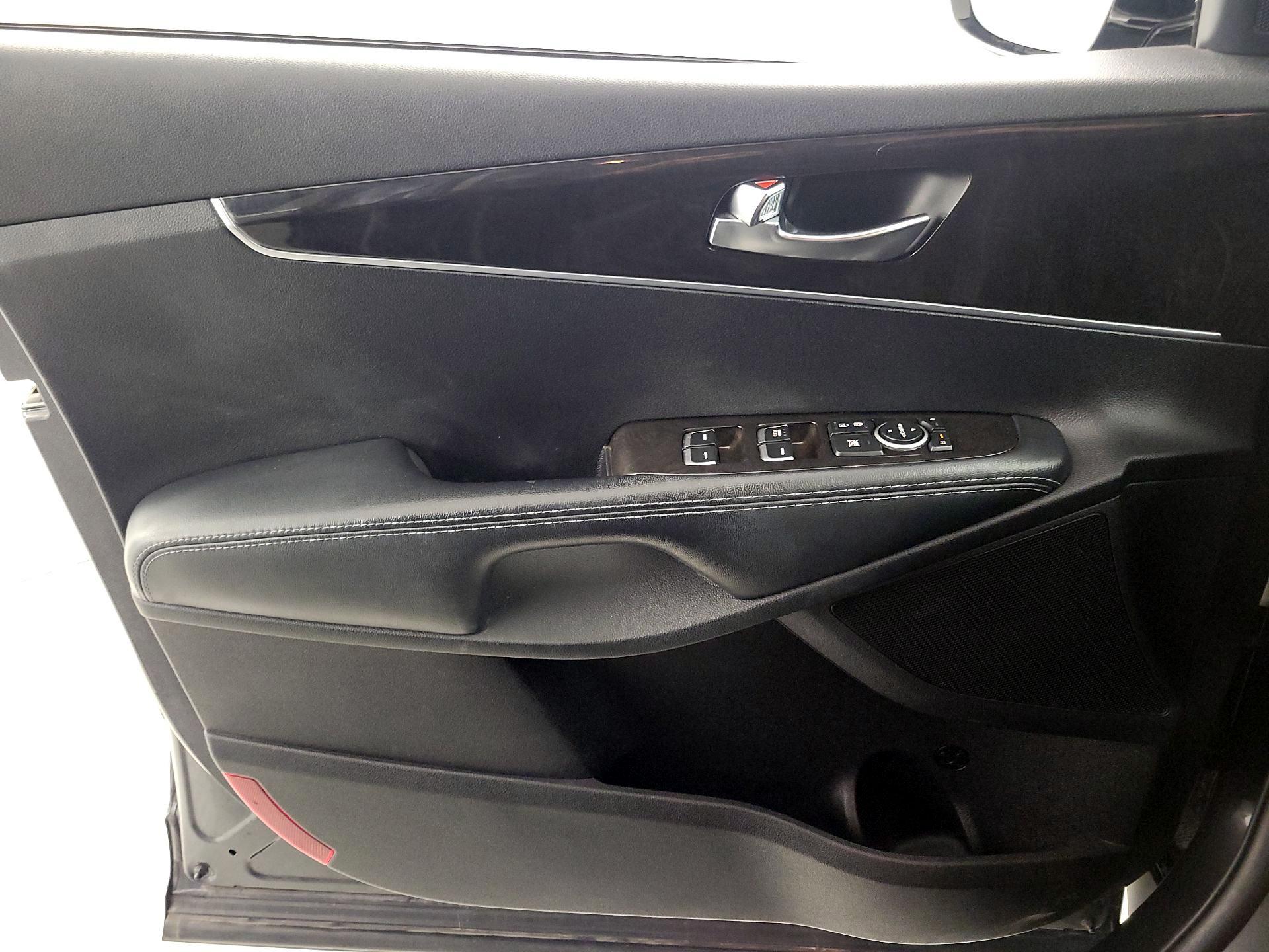 Thumbnail: 2016 Kia Sorento - 12