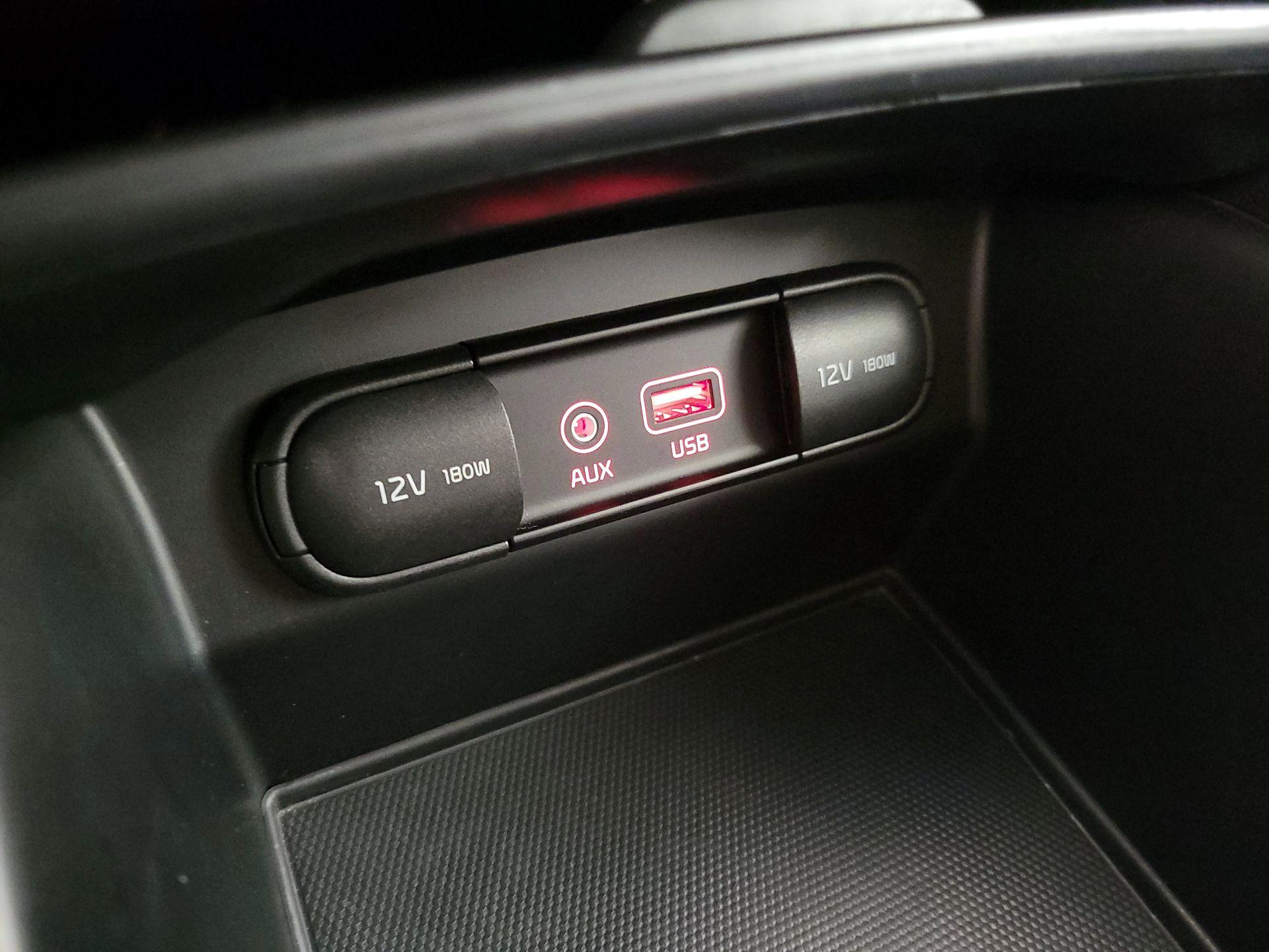 Thumbnail: 2016 Kia Sorento - 18