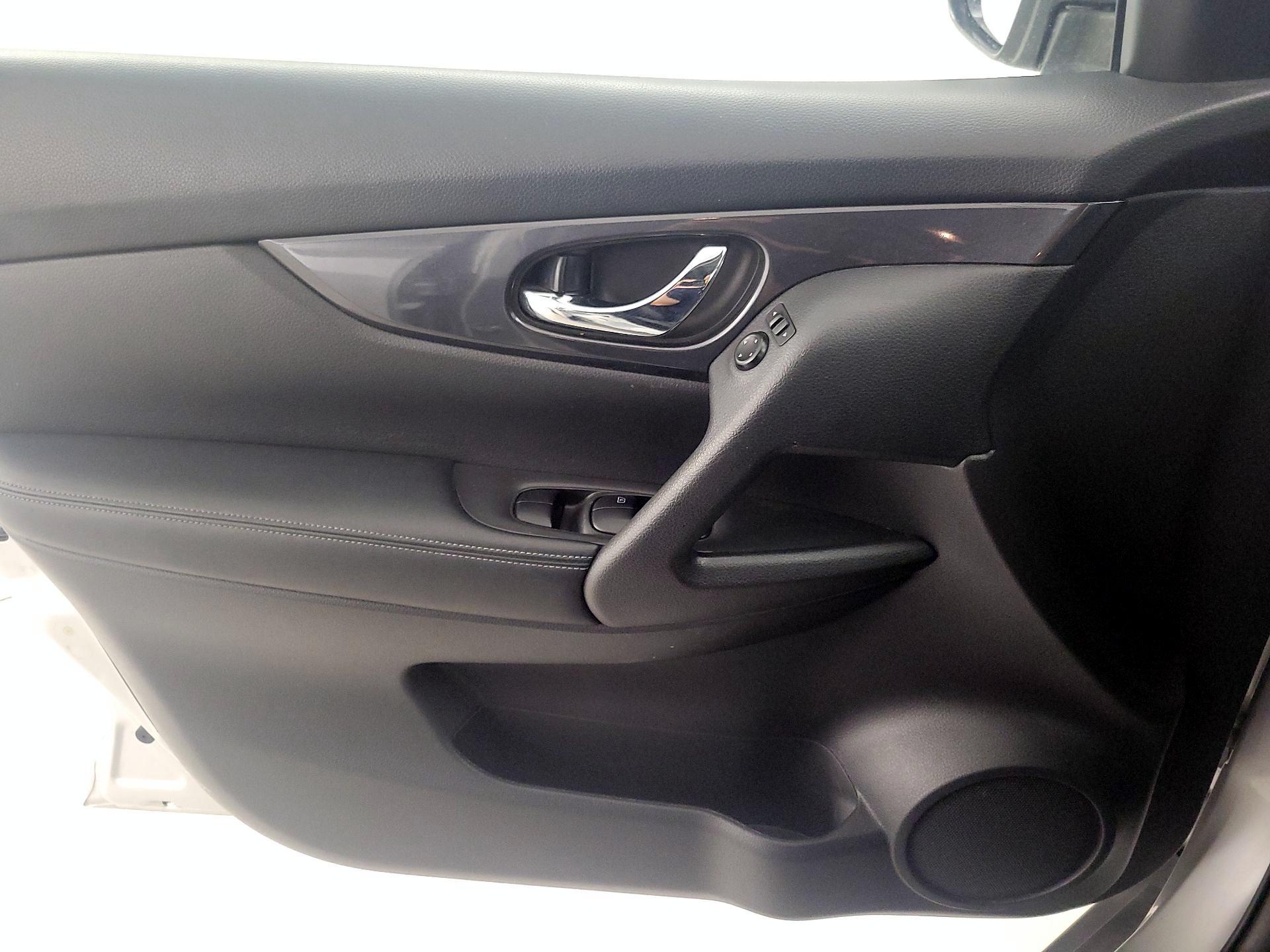 Thumbnail: 2020 Nissan Rogue - 12