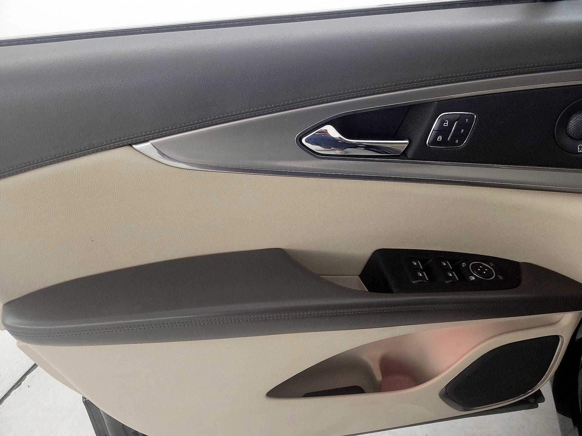Thumbnail: 2016 Lincoln MKX - 12