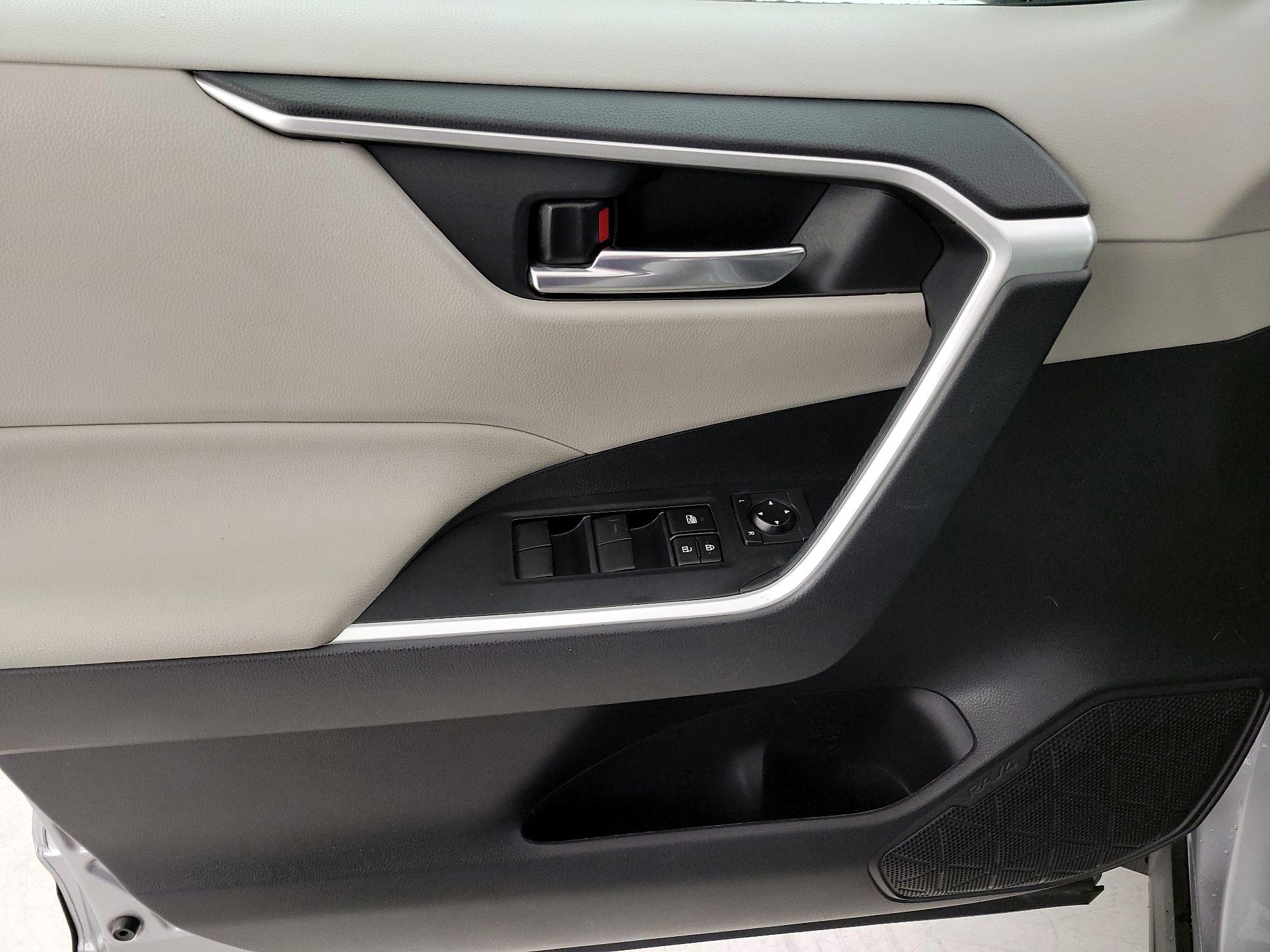 Thumbnail: 2020 Toyota RAV4 - 12