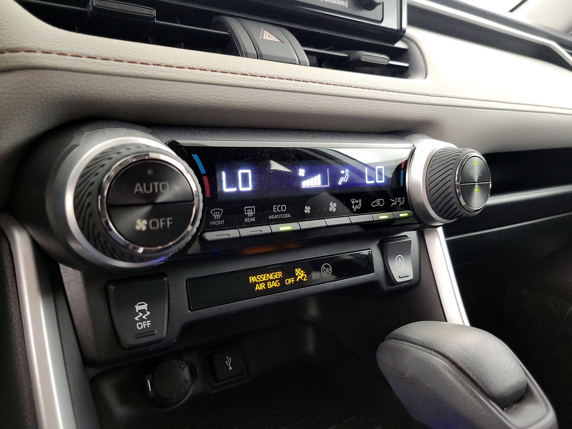 Thumbnail: 2020 Toyota RAV4 - 16