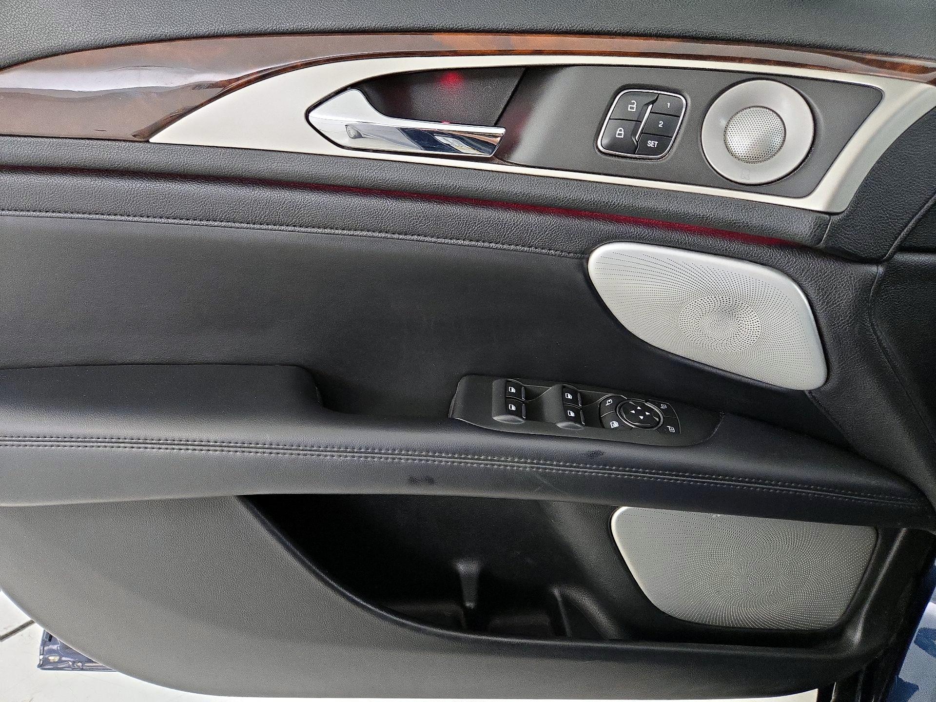 Thumbnail: 2017 Lincoln MKZ - 12