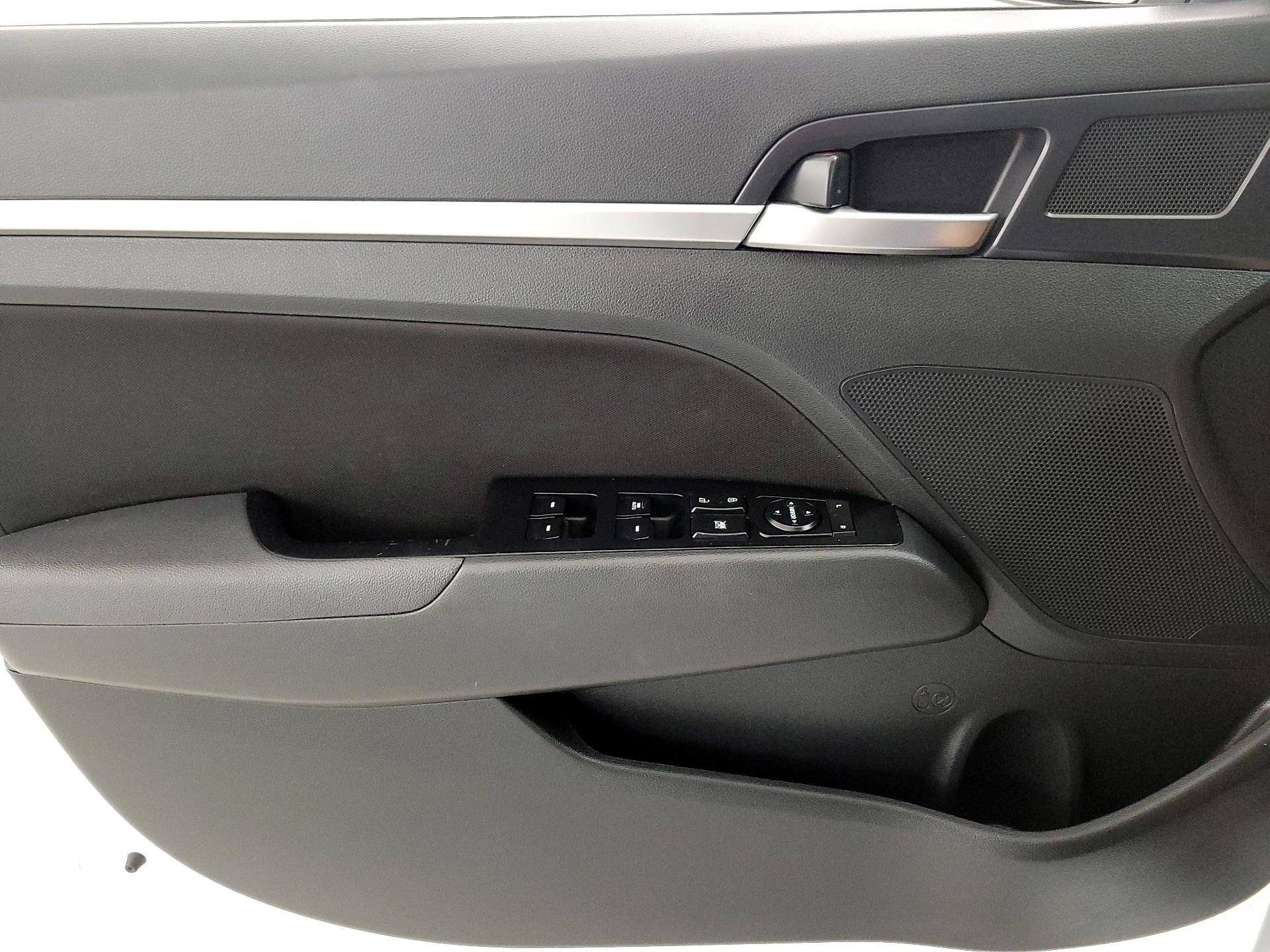 Thumbnail: 2020 Hyundai Elantra - 12