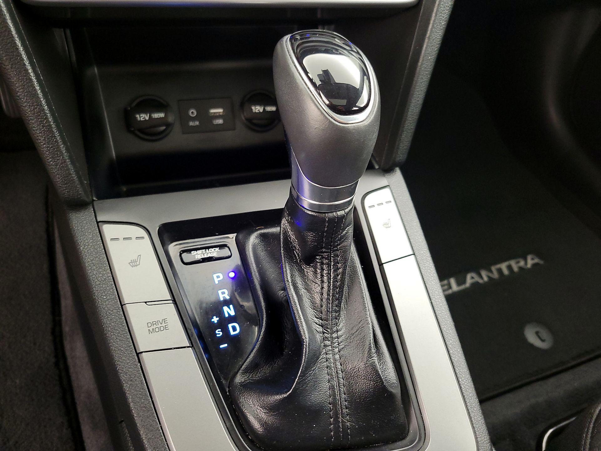 Thumbnail: 2020 Hyundai Elantra - 17