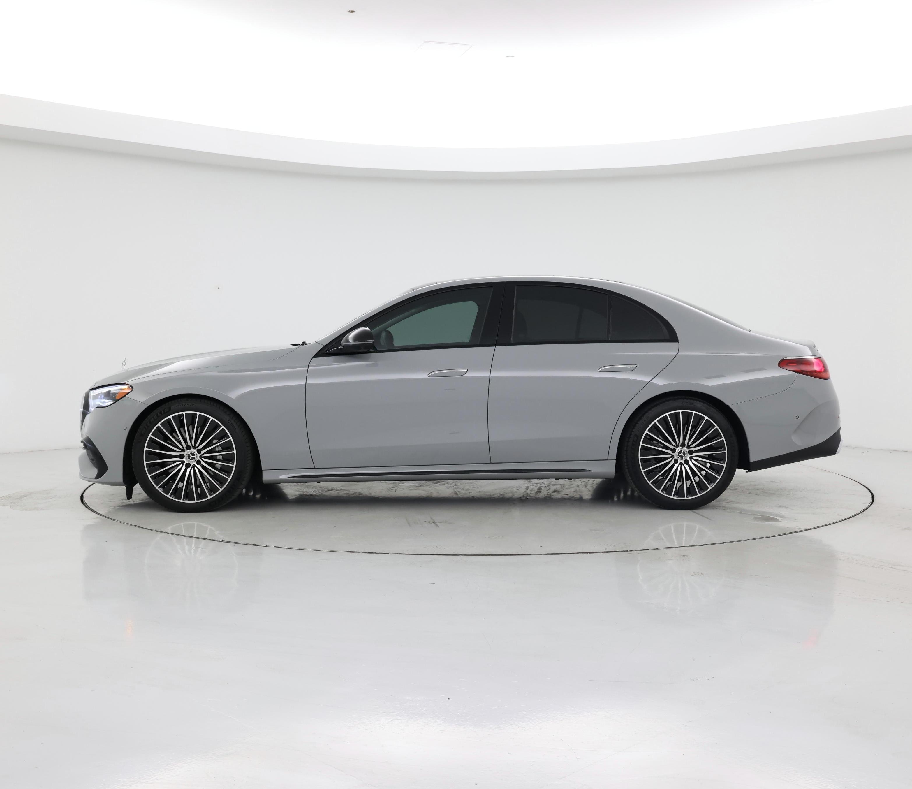 Thumbnail: 2024 Mercedes-Benz E-Class - 3
