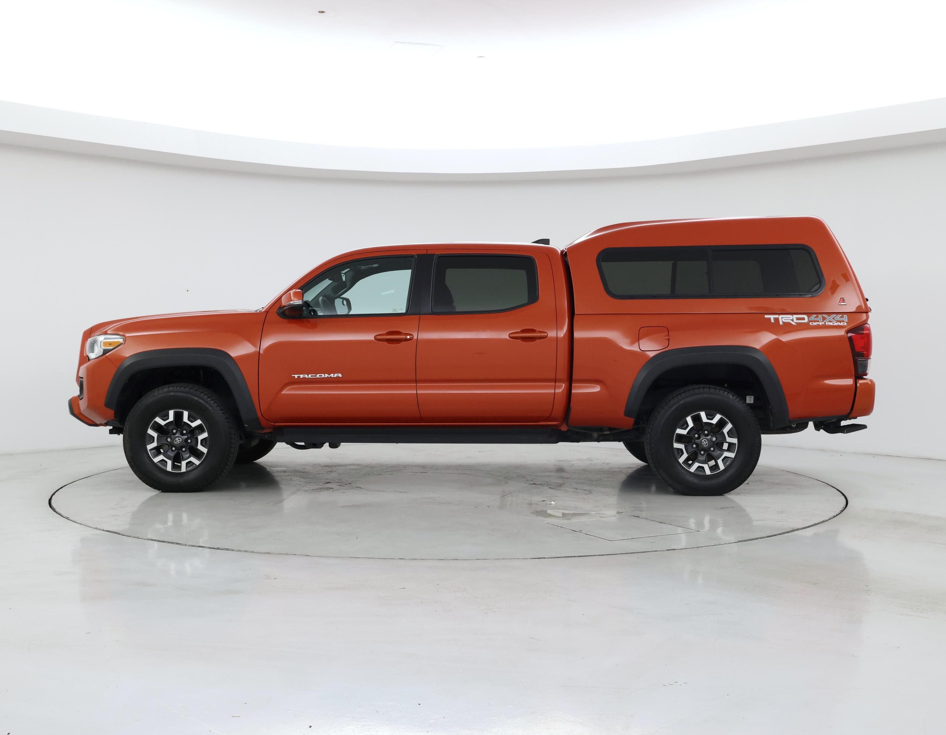 Thumbnail: 2018 Toyota Tacoma - 3