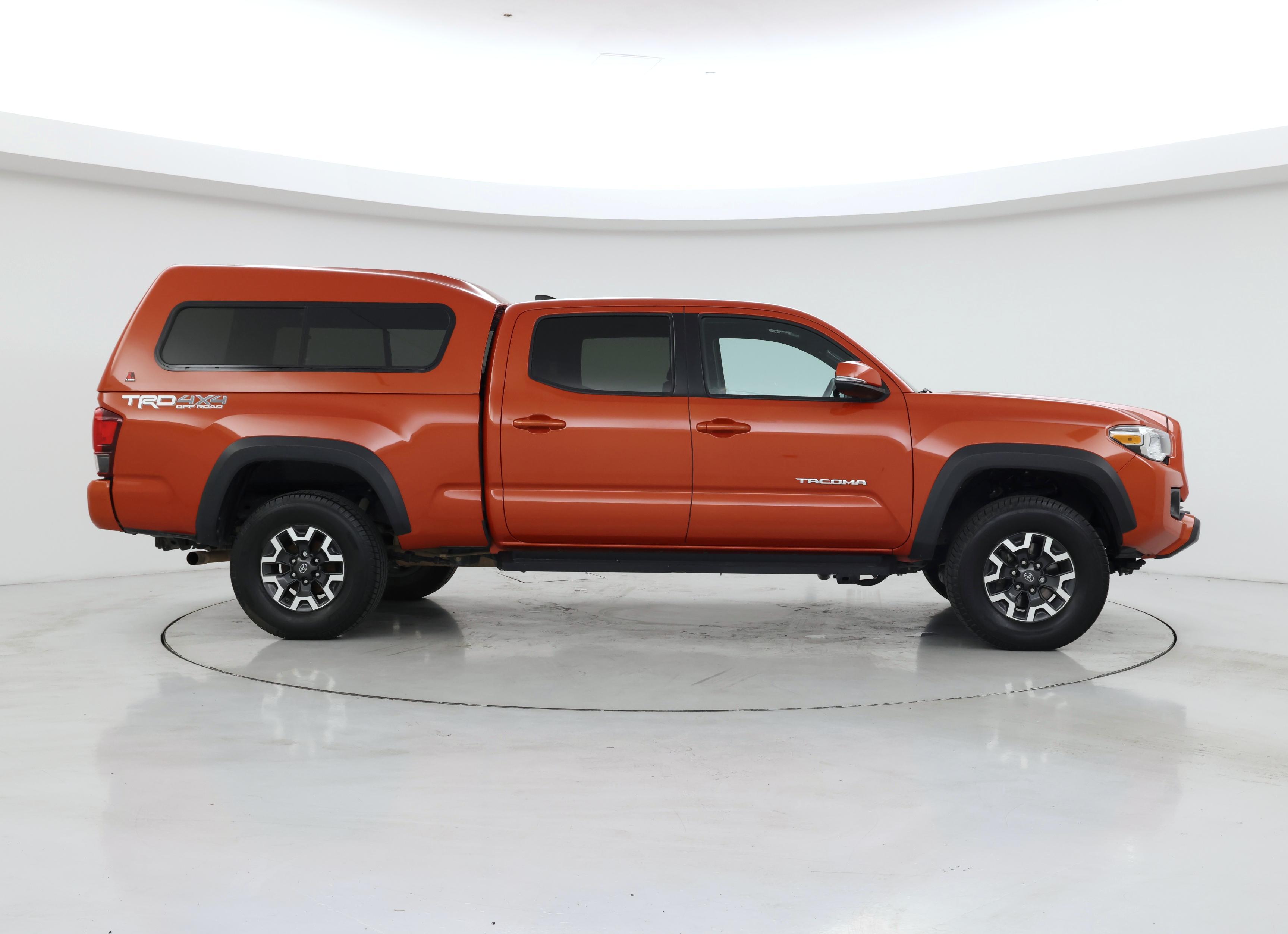 Thumbnail: 2018 Toyota Tacoma - 7