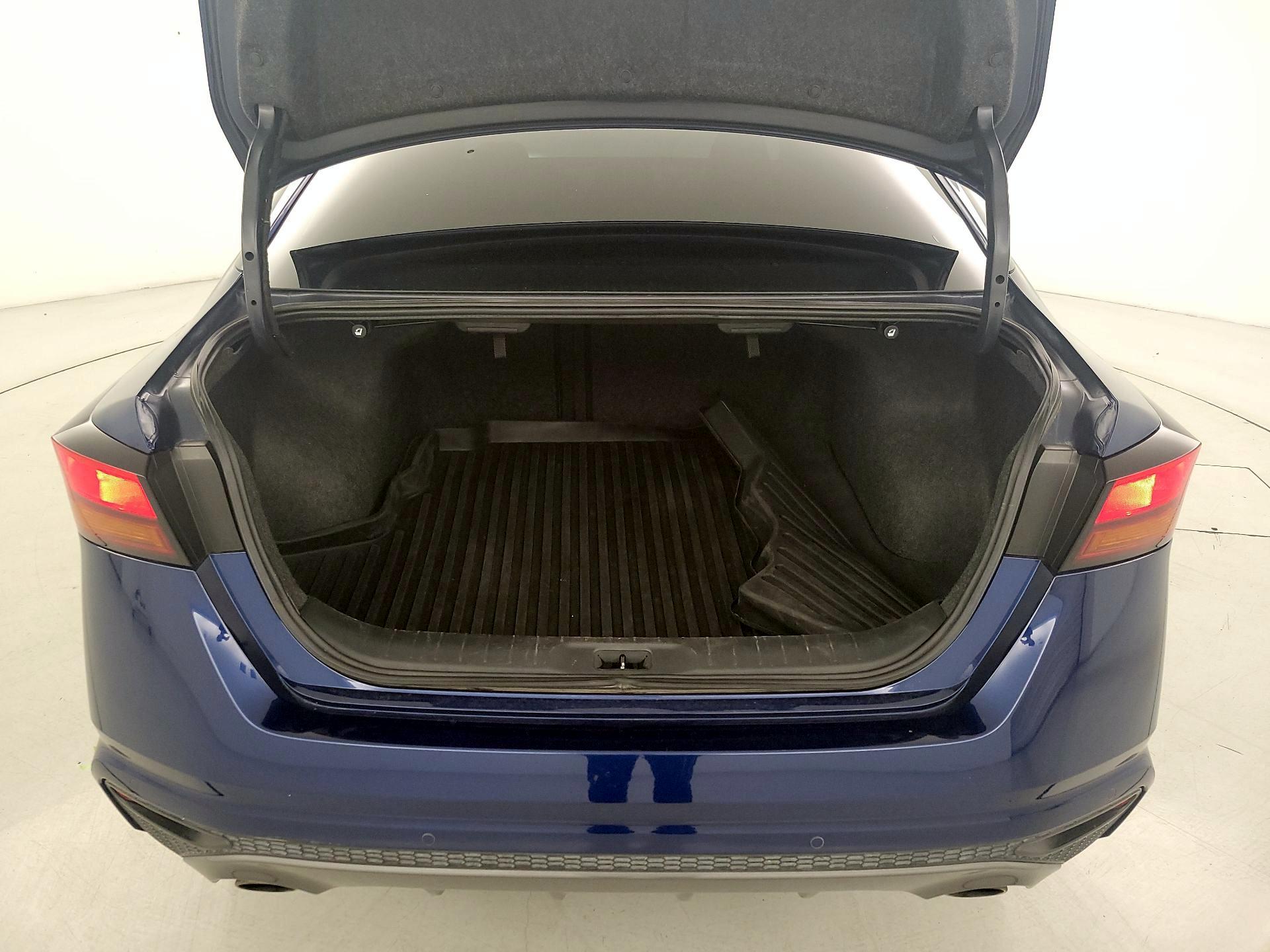 Thumbnail: 2020 Nissan Altima - 20