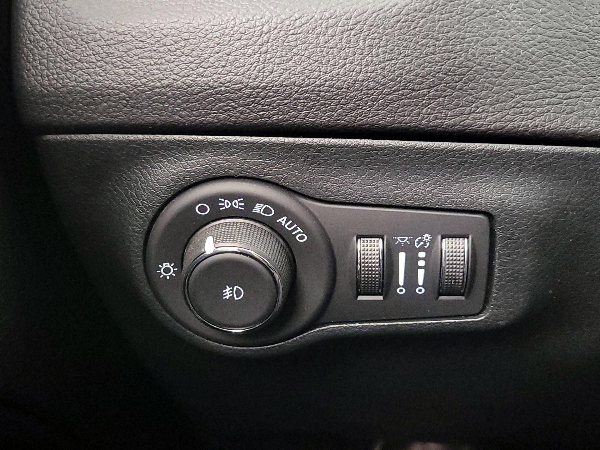 Thumbnail: 2021 Jeep Compass - 13