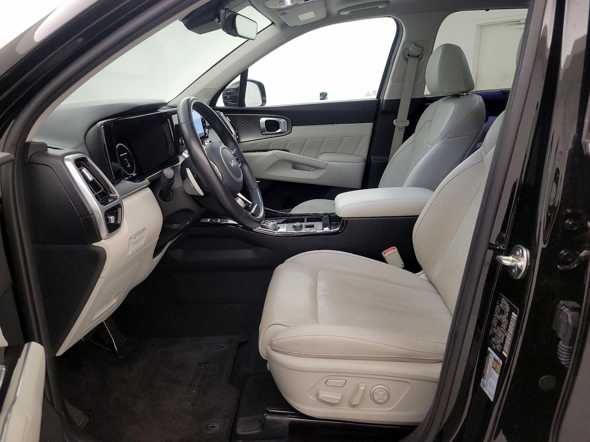 Thumbnail: 2023 Kia Sorento - 11