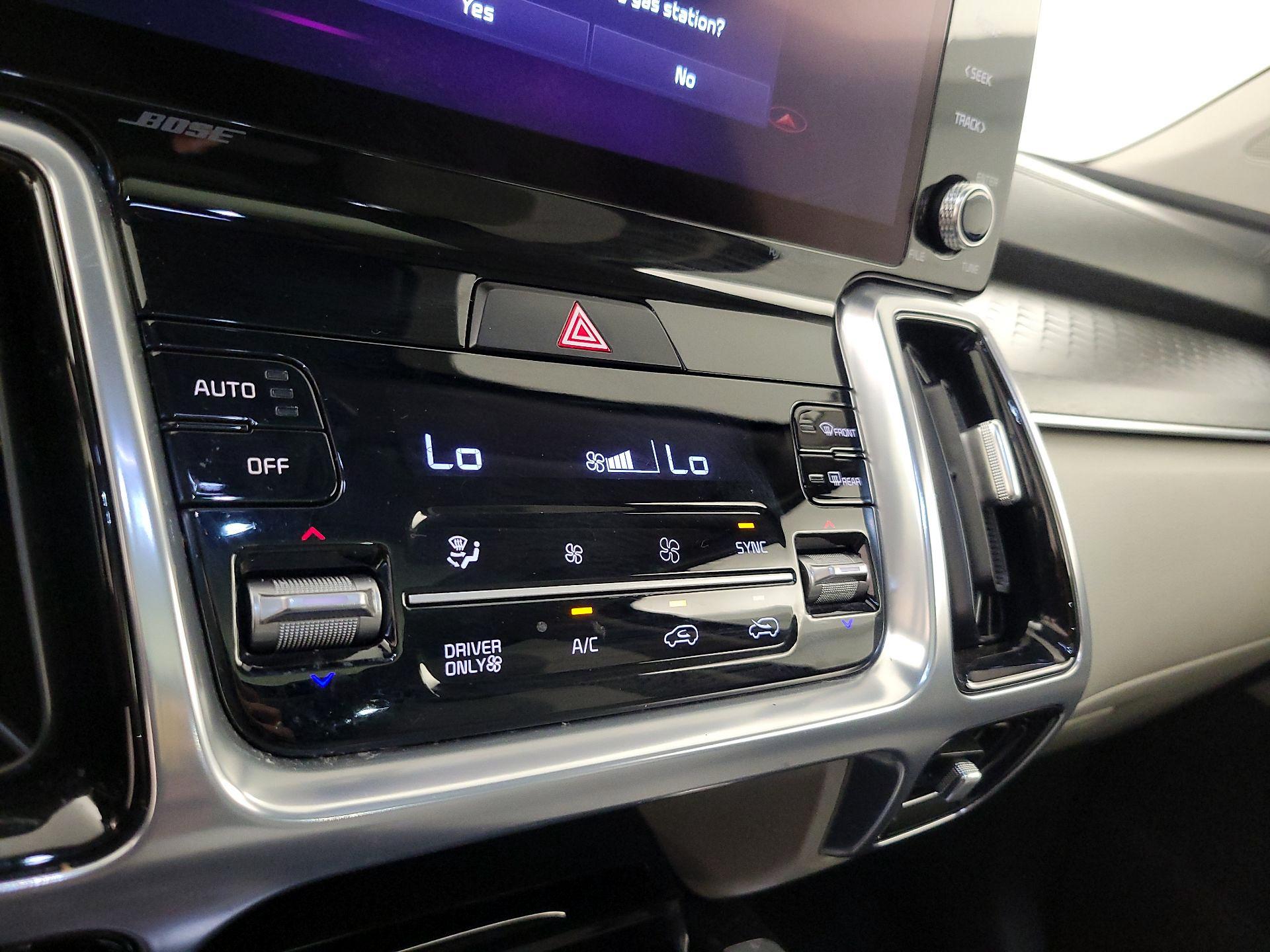 Thumbnail: 2023 Kia Sorento - 17