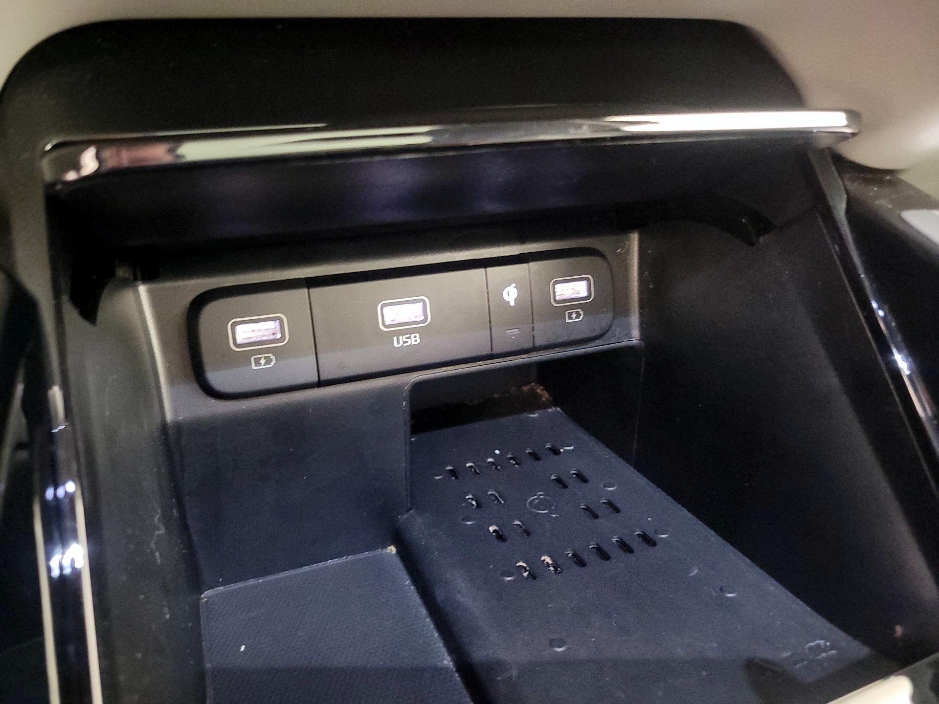 Thumbnail: 2023 Kia Sorento - 19