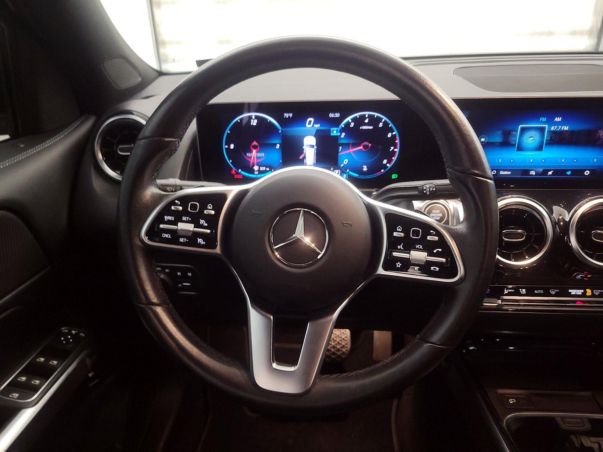 Thumbnail: 2021 Mercedes-Benz GLB - 10