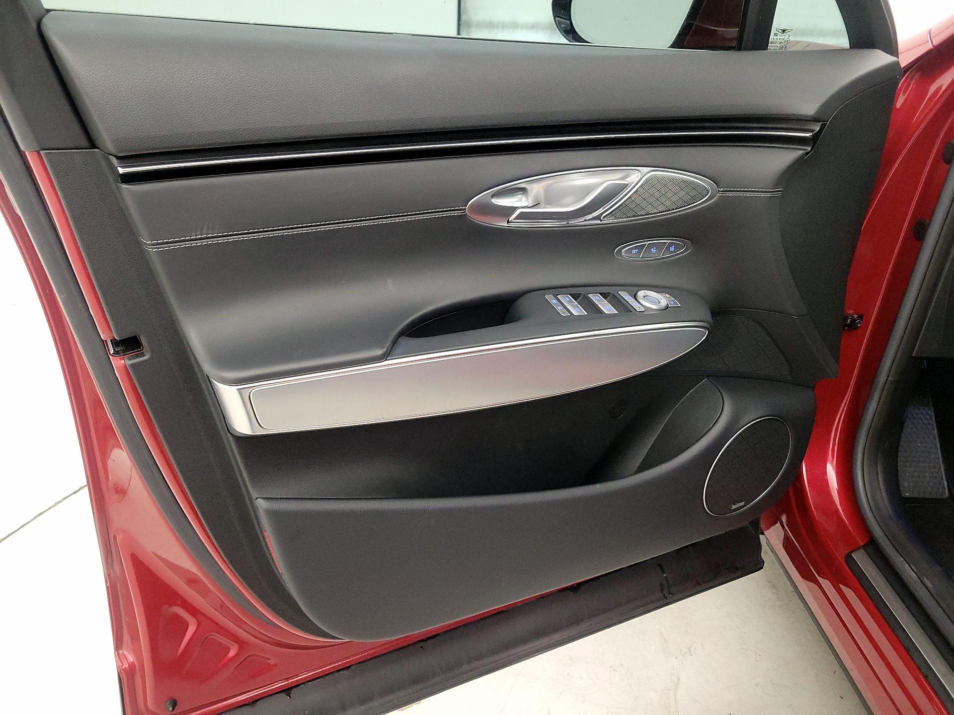 Thumbnail: 2022 Genesis GV70 - 12