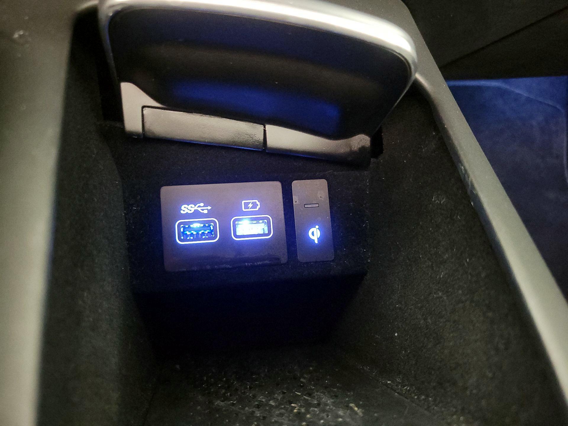 Thumbnail: 2022 Genesis GV70 - 19