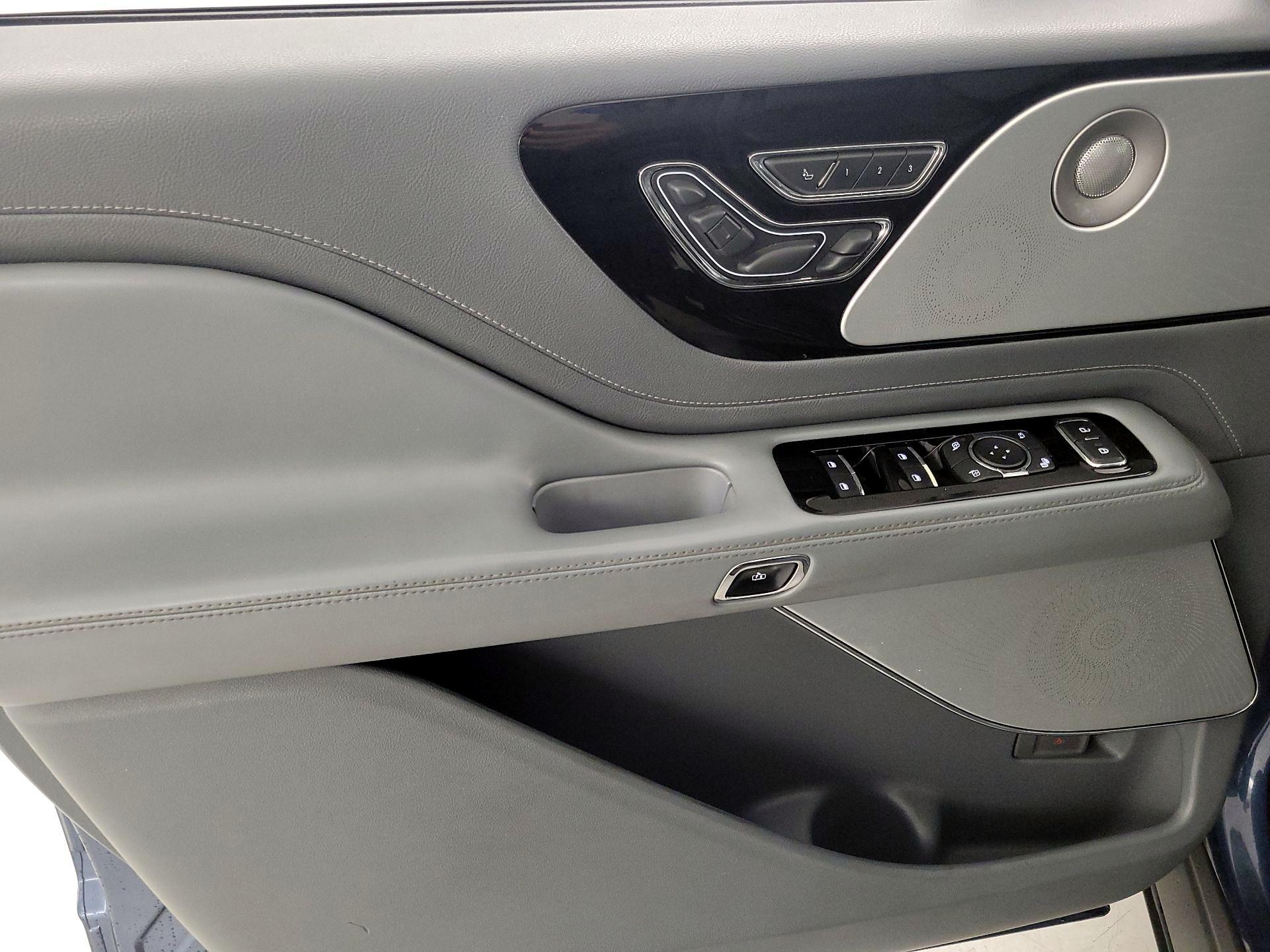 Thumbnail: 2020 Lincoln Aviator - 12