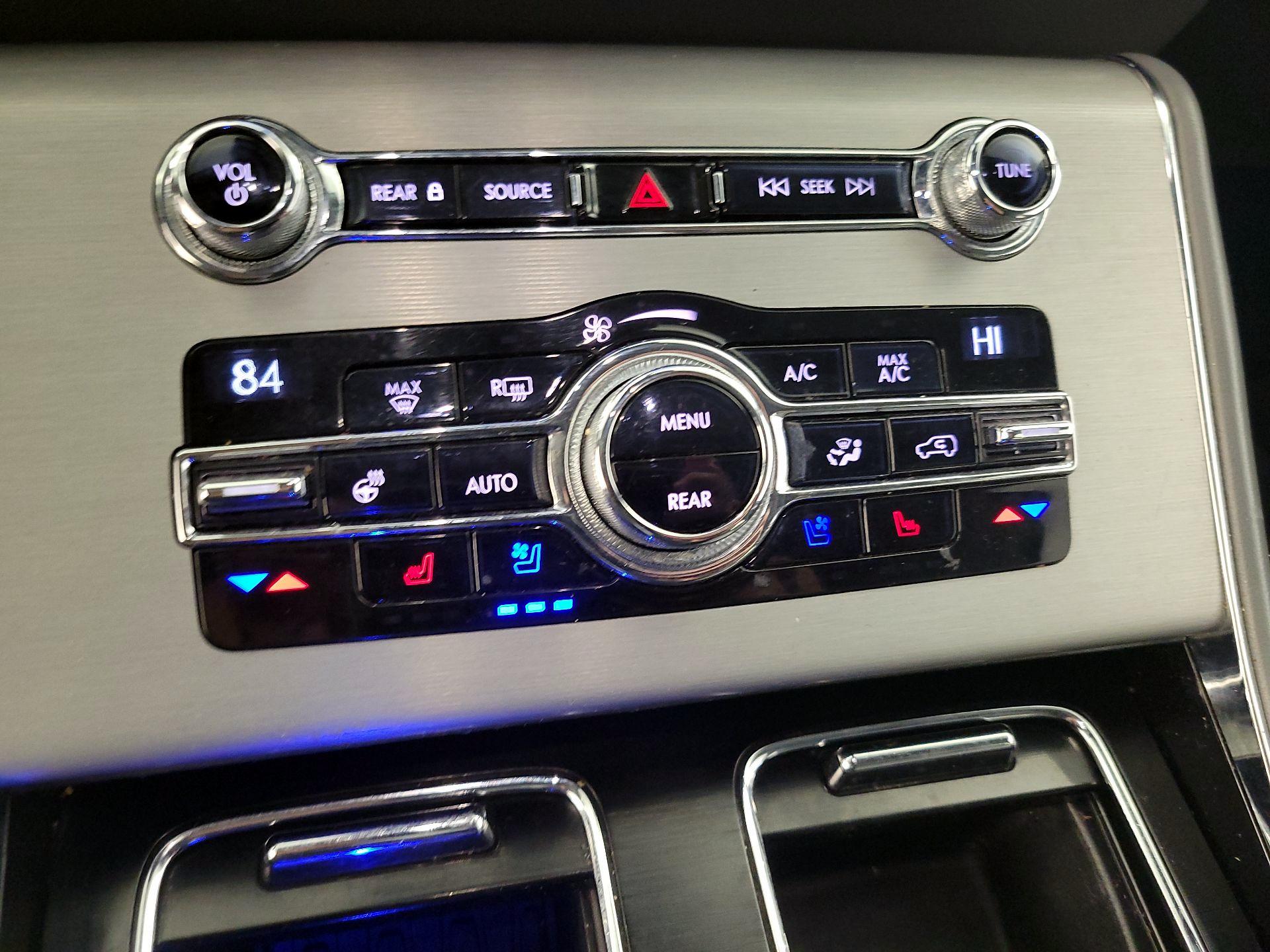 Thumbnail: 2020 Lincoln Aviator - 17