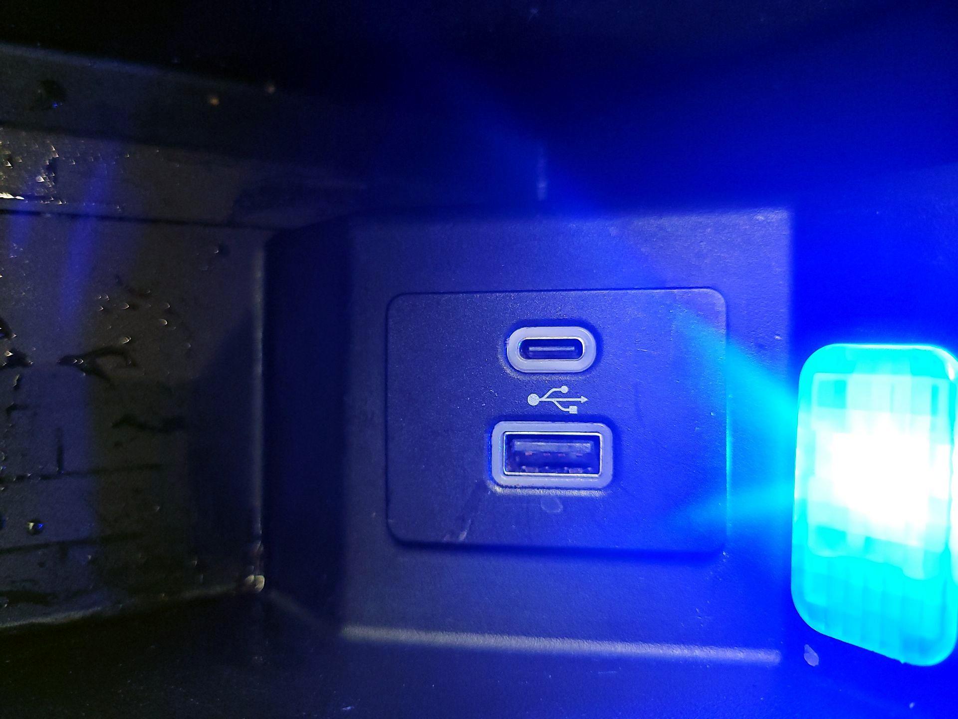 Thumbnail: 2020 Lincoln Aviator - 19