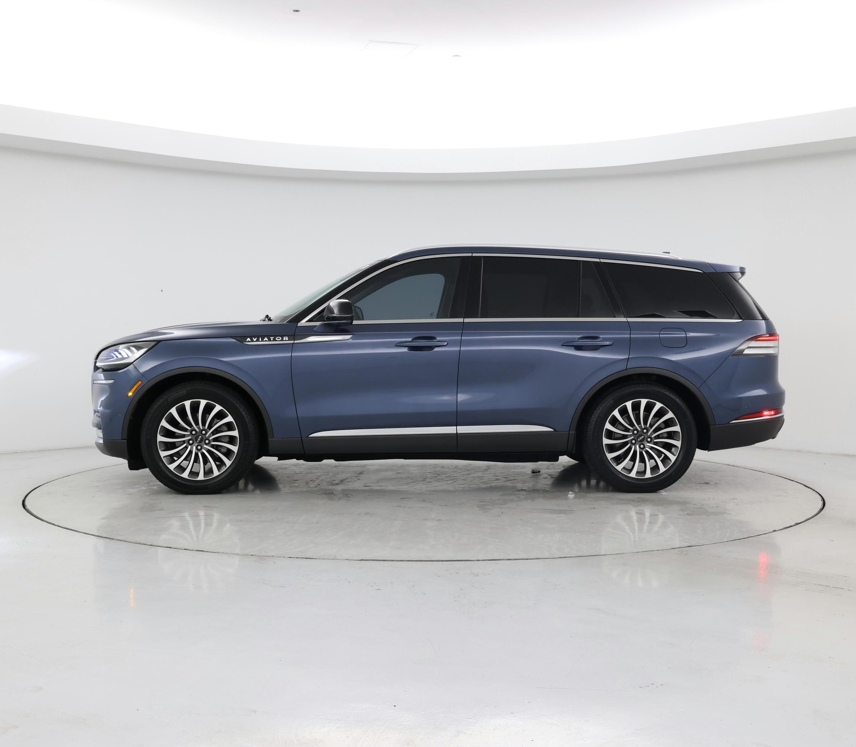 Thumbnail: 2020 Lincoln Aviator - 3