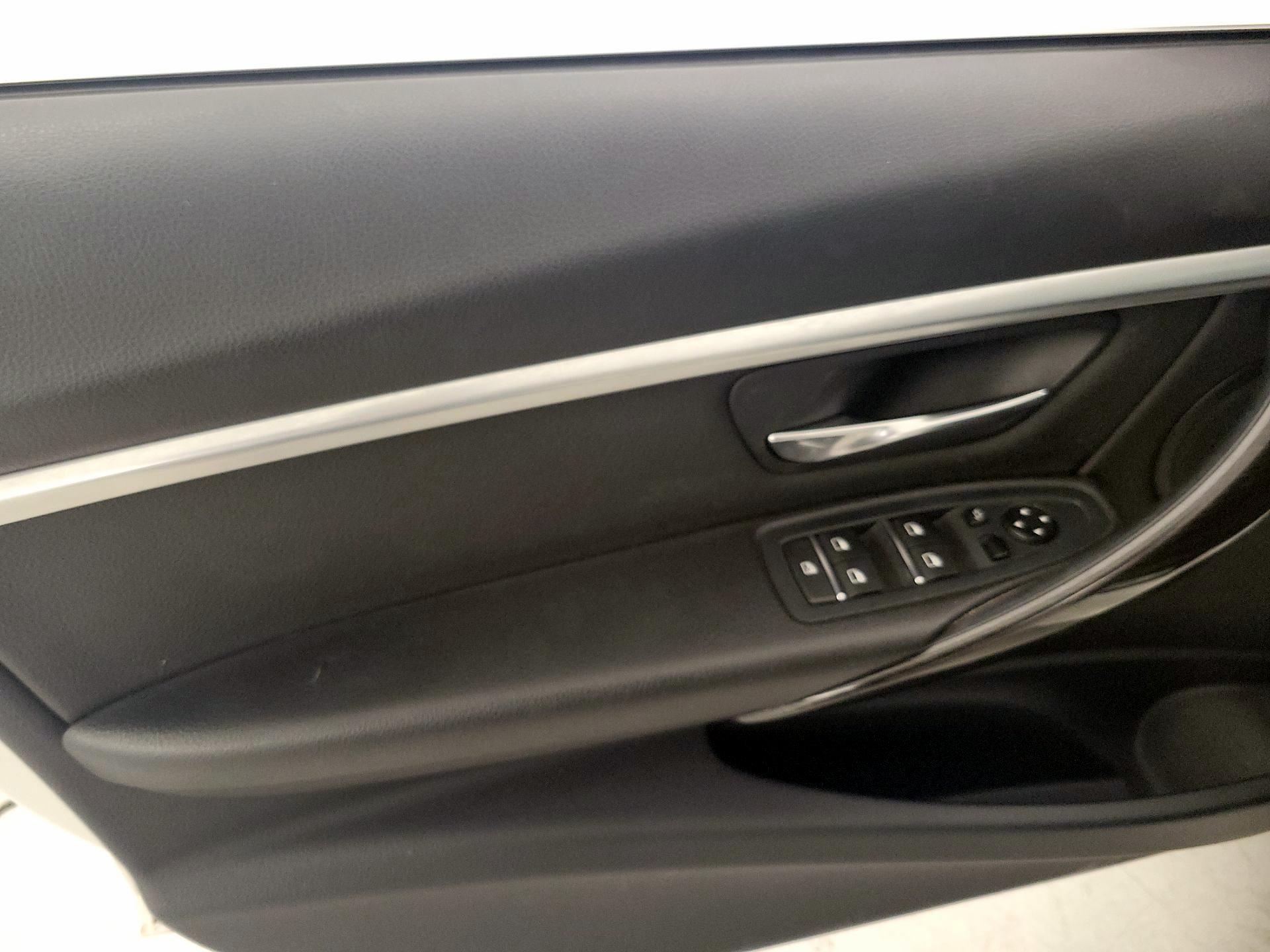 Thumbnail: 2017 BMW 3 Series - 12