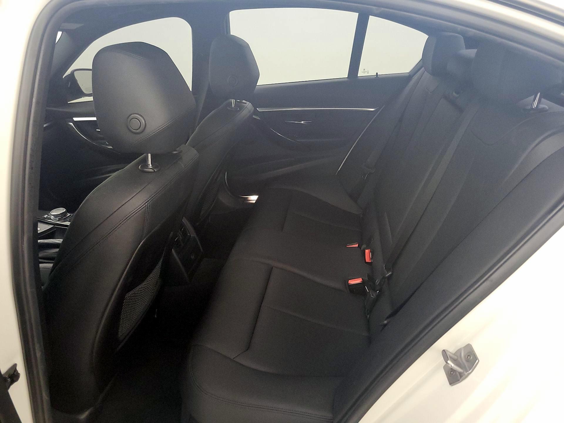 Thumbnail: 2017 BMW 3 Series - 20